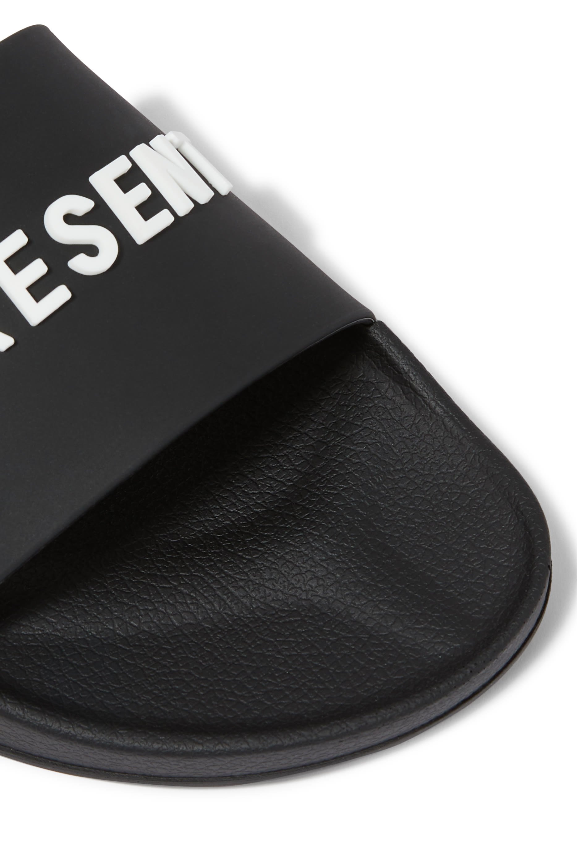 حذاء خفيف بشعار الماركة