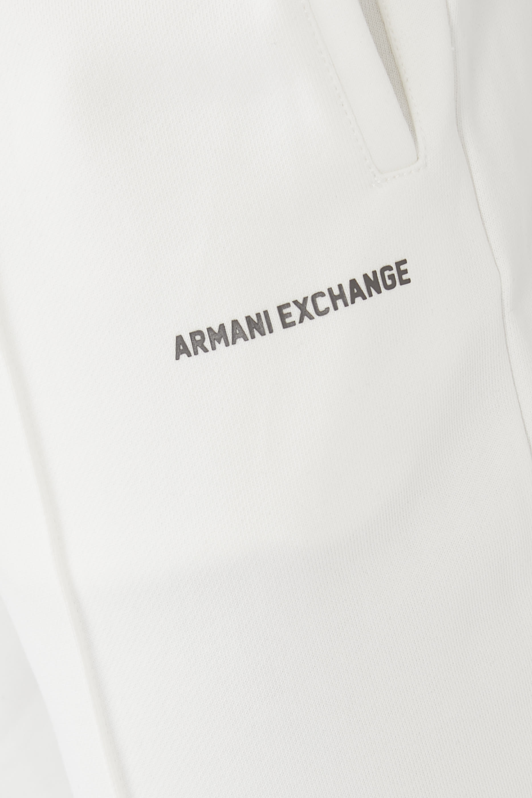 بنطال رياضي بنقشة مربعات وحروف شعار الماركة