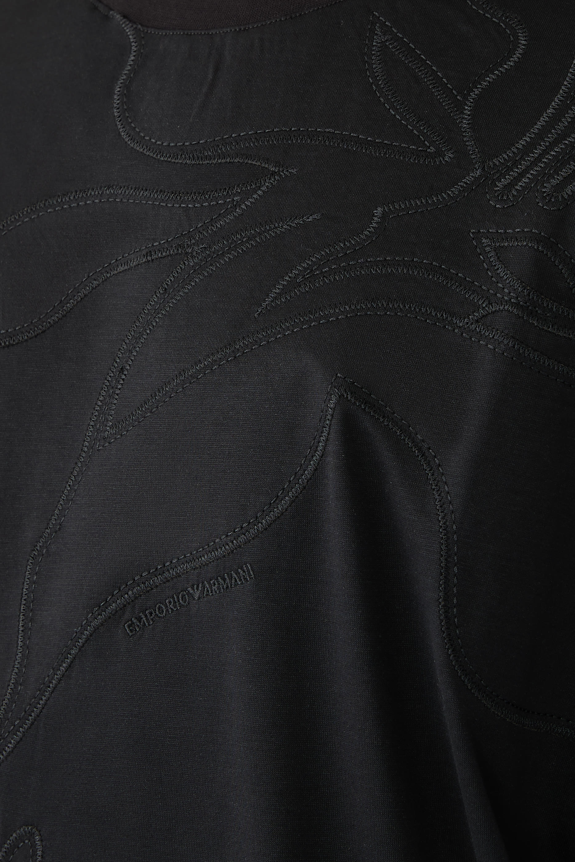 تيشيرت أي أس في بقصة فضفاضة وتطريزات أزهار