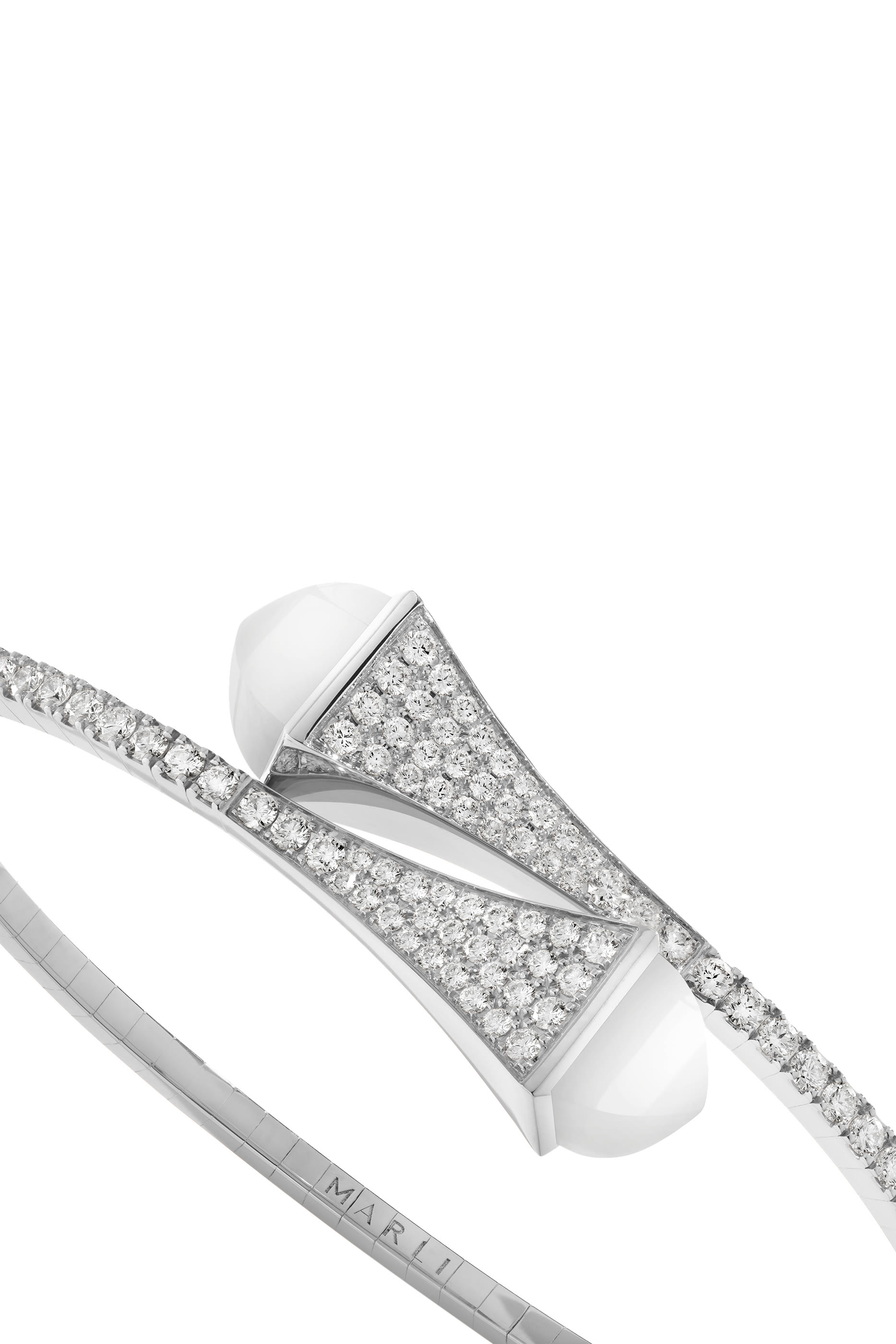 سوار كليو رفيع مرصع بالماس والعقيق الأبيض ذهب أبيض عيار 18