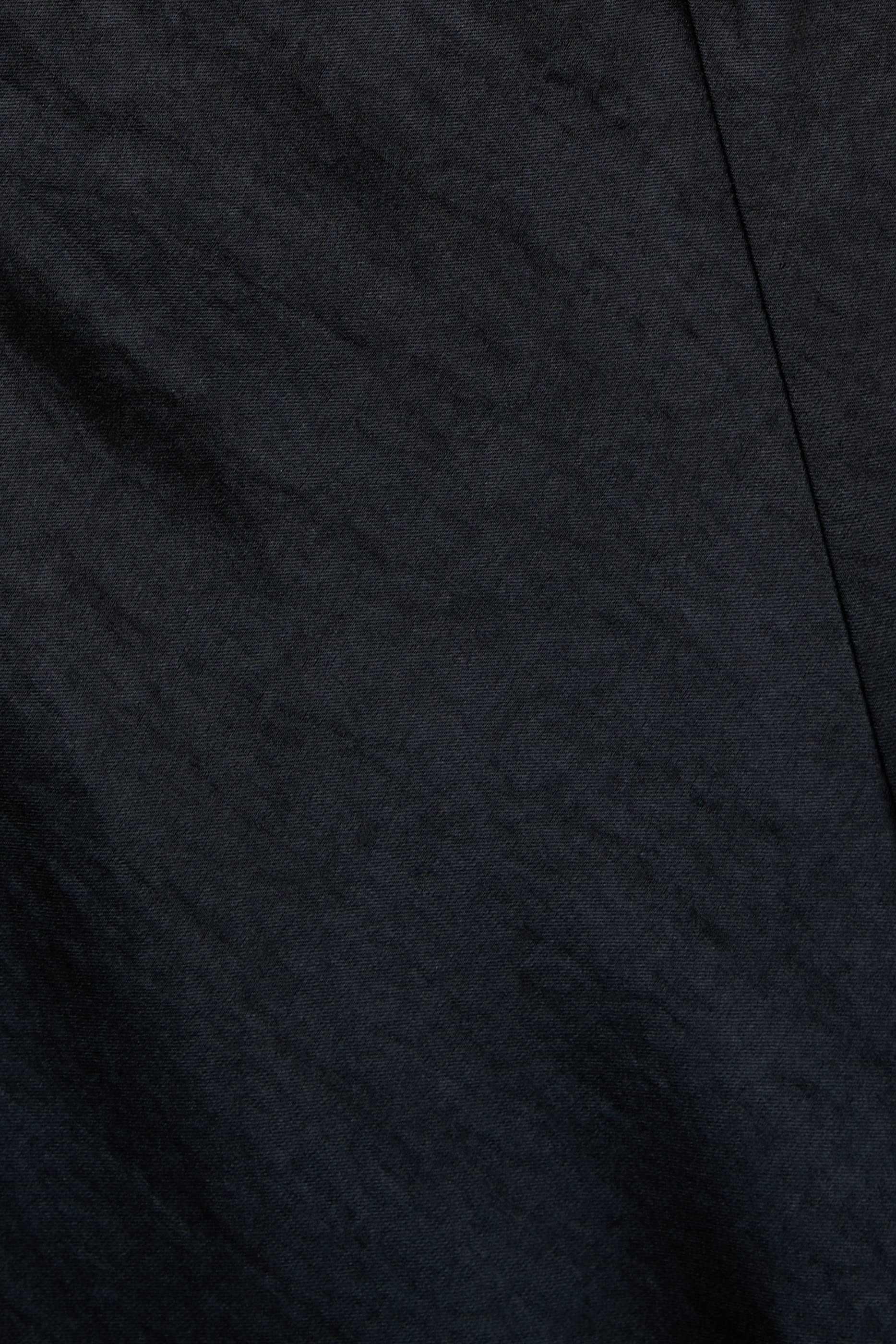 بنطال انسيابي بقصة مائلة