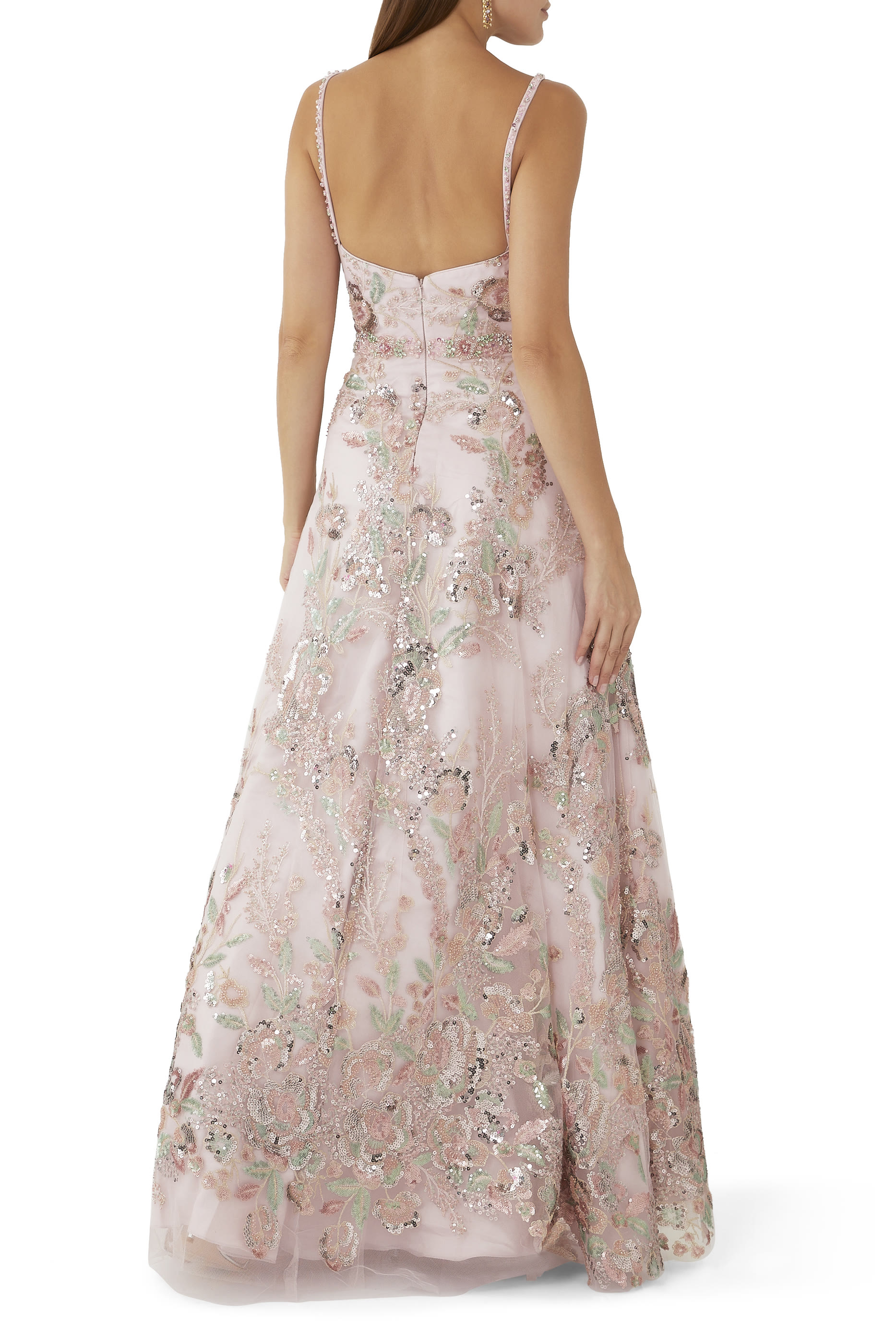 فستان سهرة طويل بلا أكمام بتطريزات