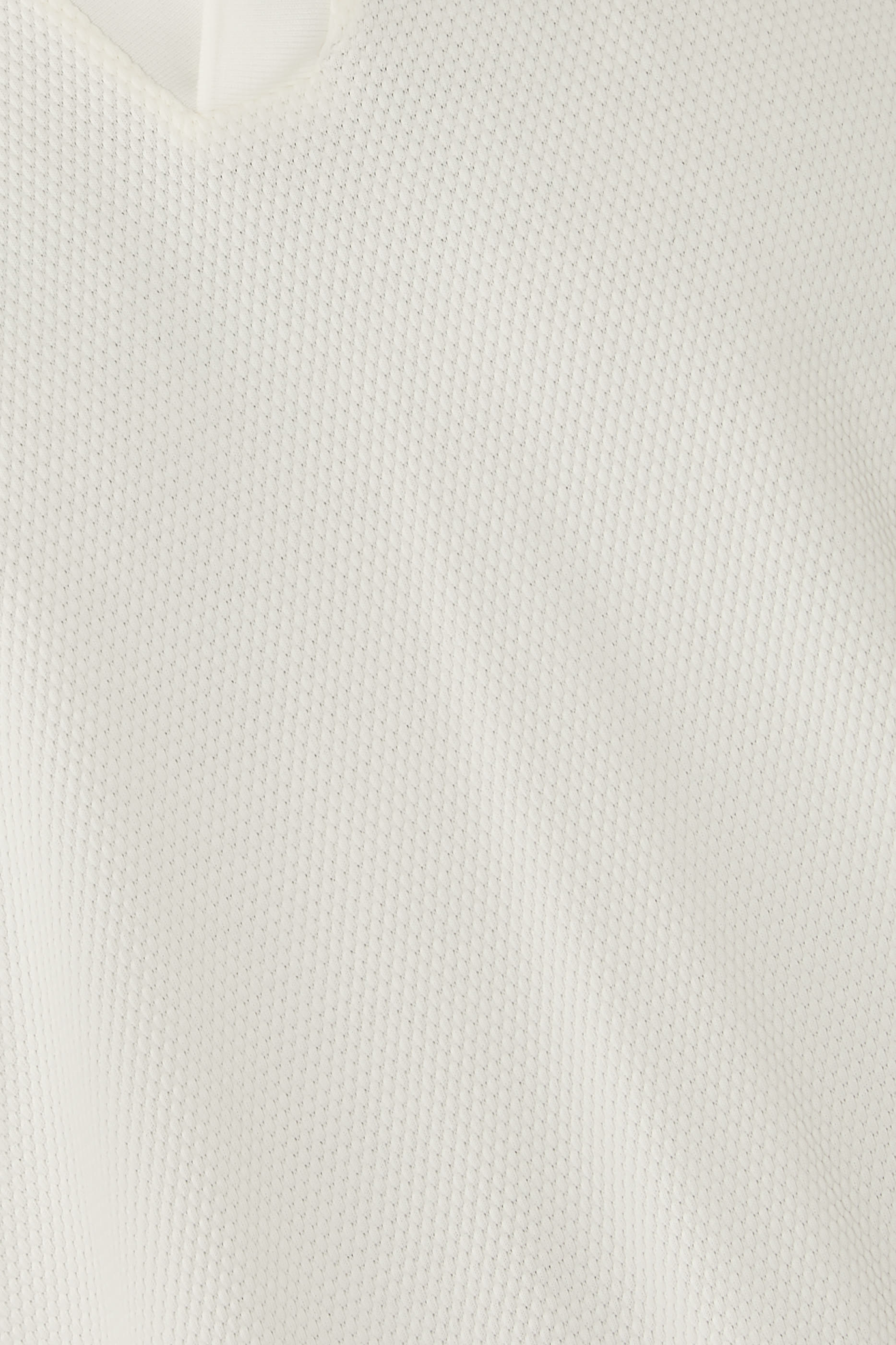 تيشيرت بولو قماش منسوج بياقة مفتوحة