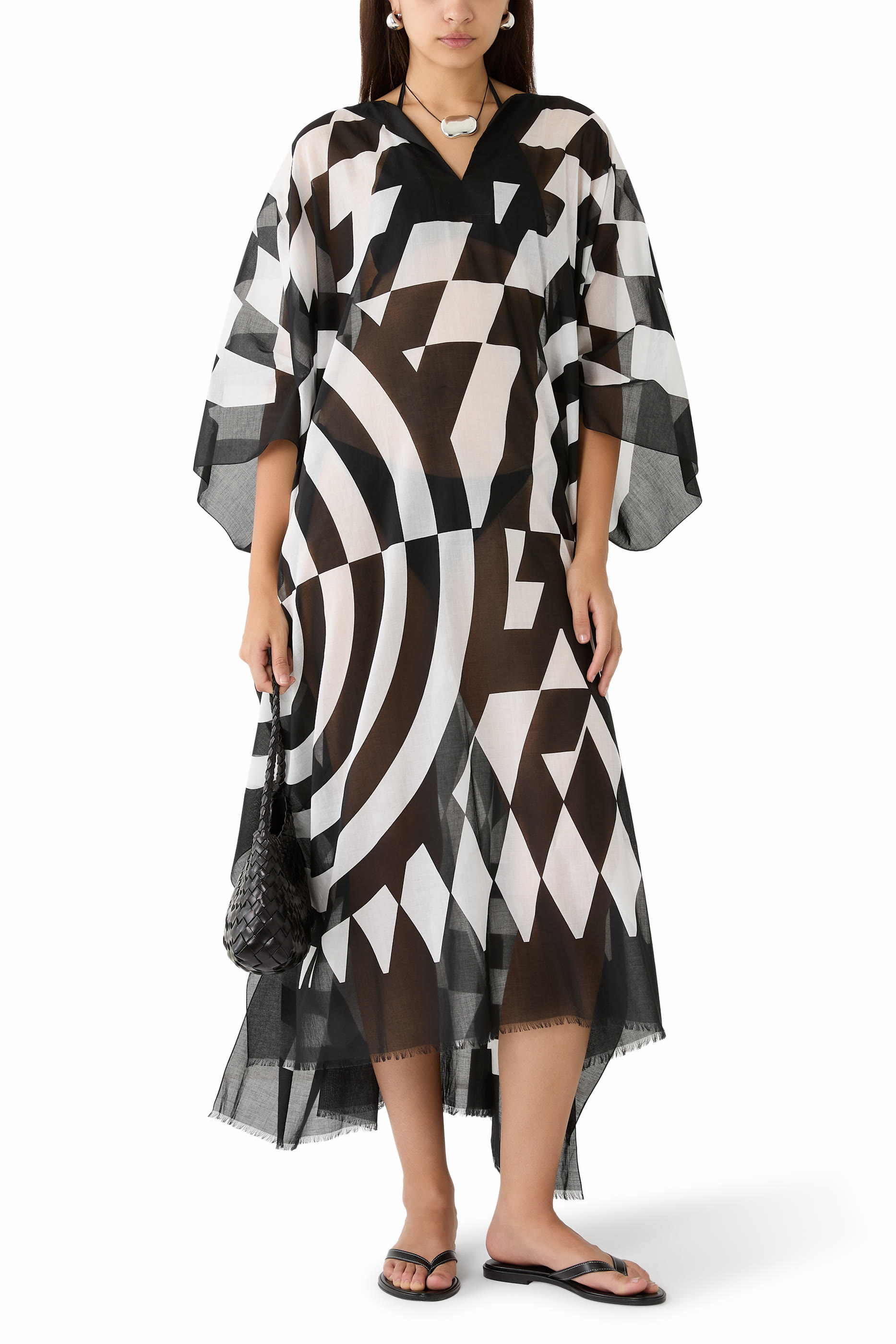 قفطان بطبعات بحواف مزينة بشراشيب