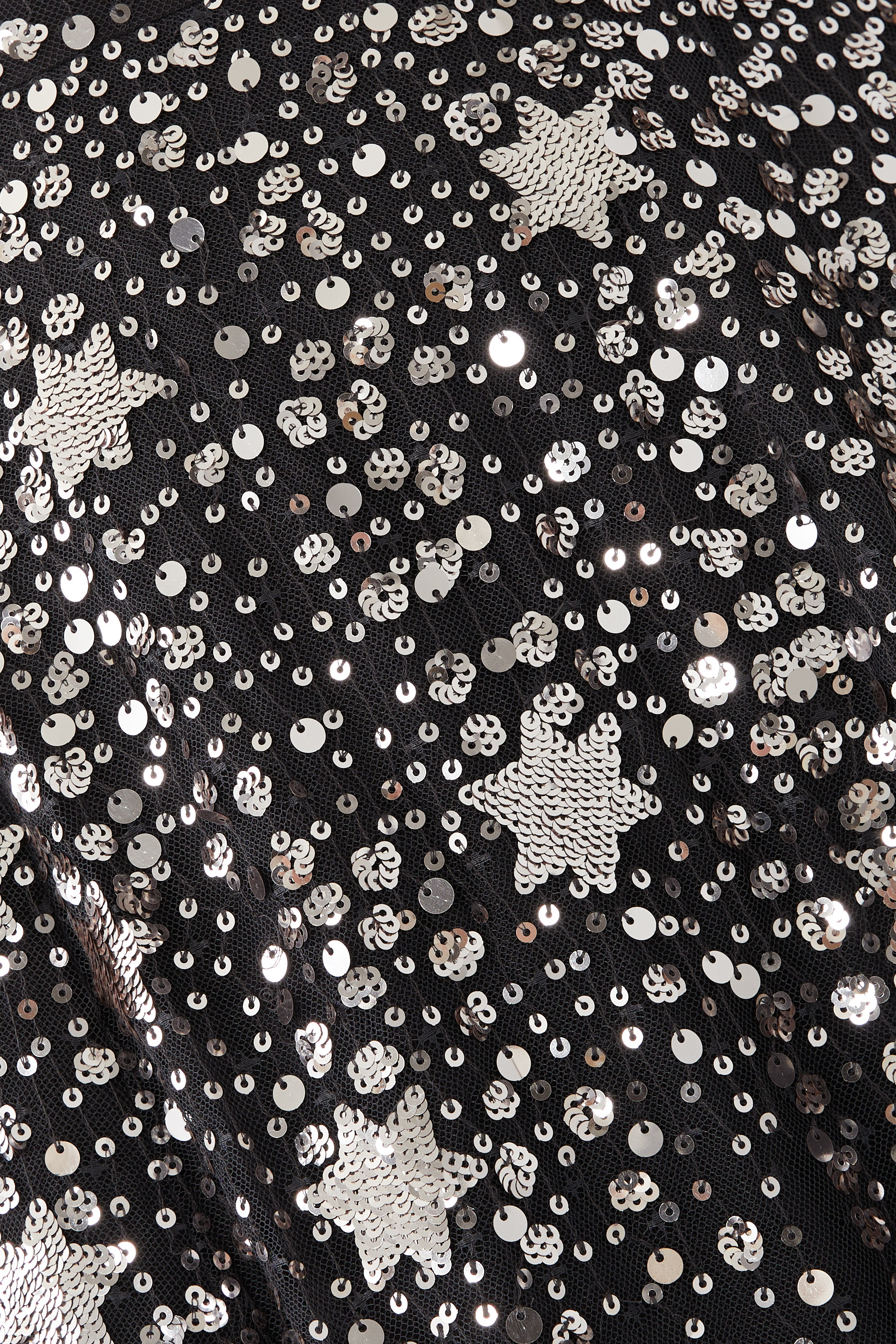 فستان سهرة بطول الكاحل وكاب بتطريزات نجوم