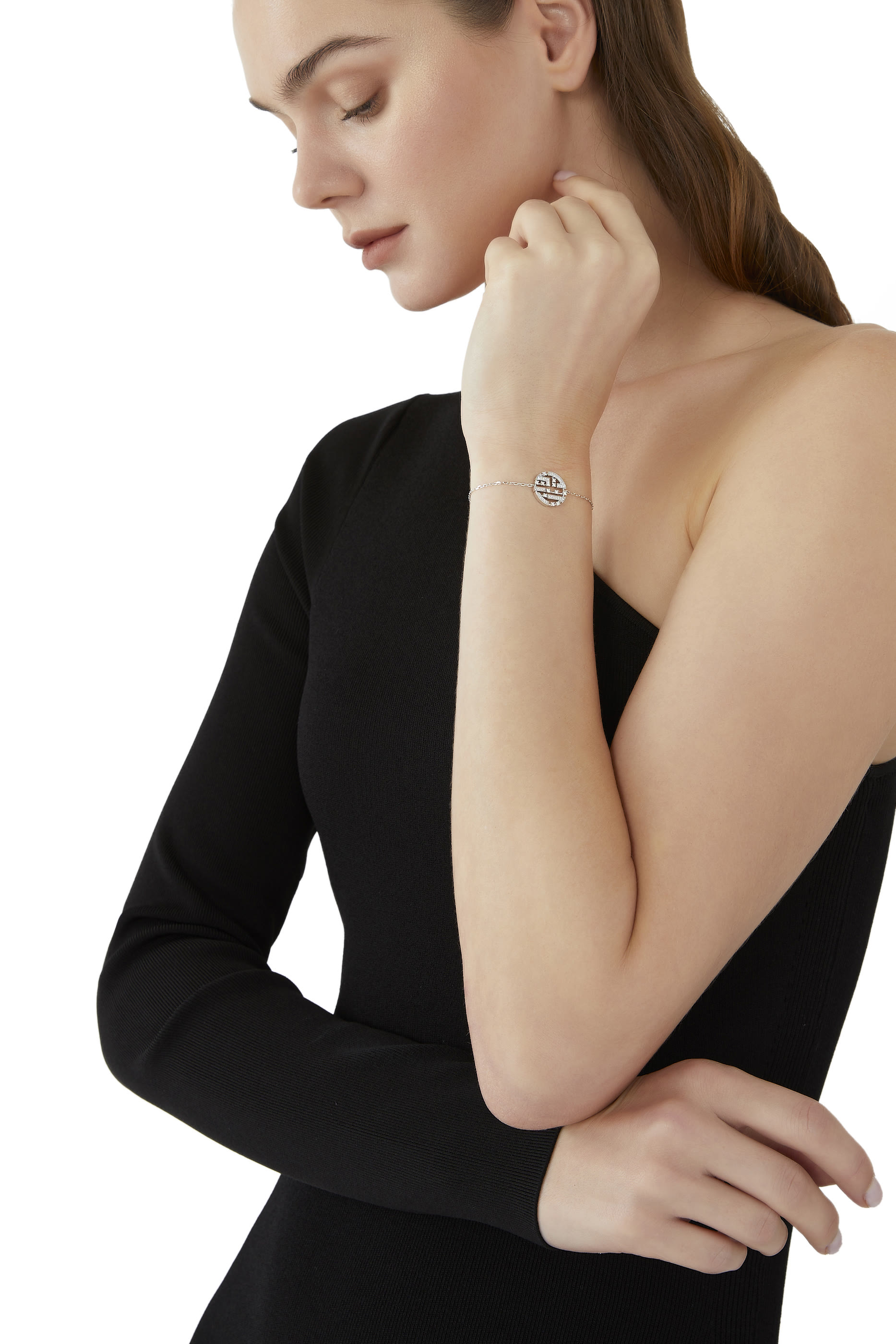 سوار أفينوز بسلسلة مرصع بالماس ذهب أبيض عيار 18