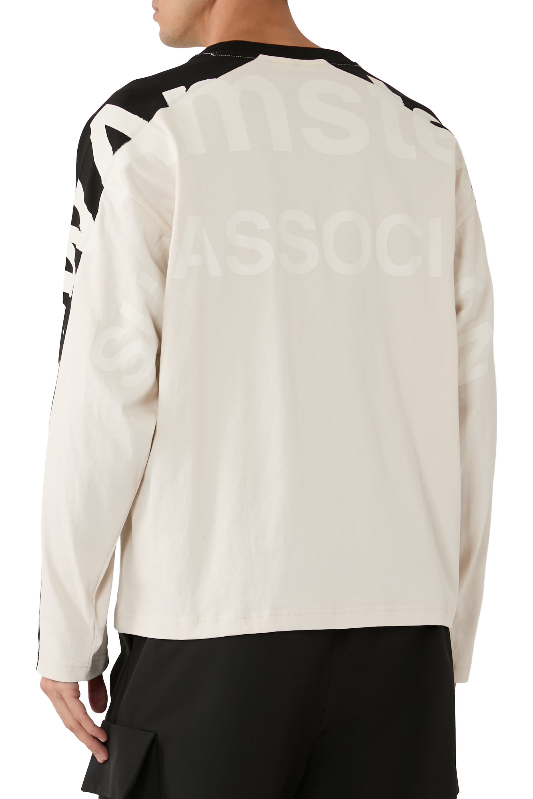 تيشيرت بأكمام طويلة بشعار الماركة