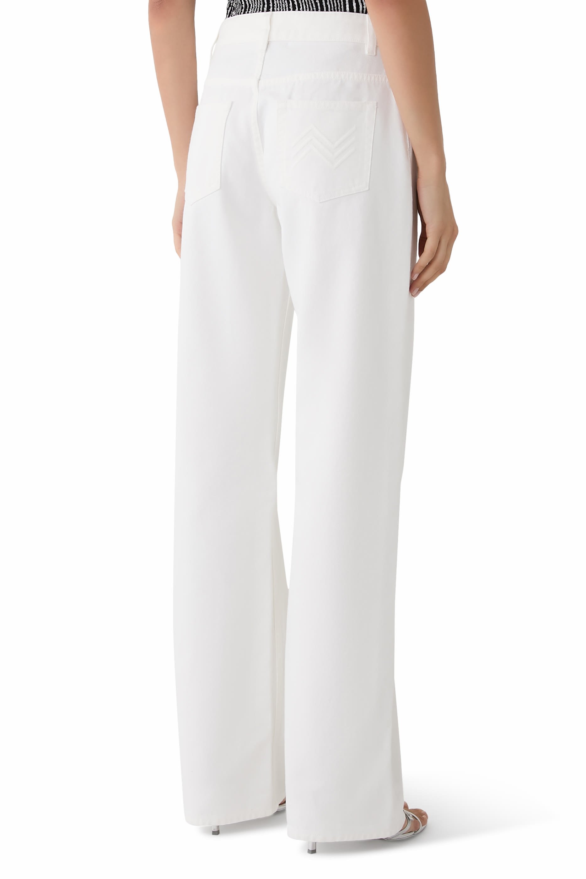 بنطال بقصة ساق واسعة