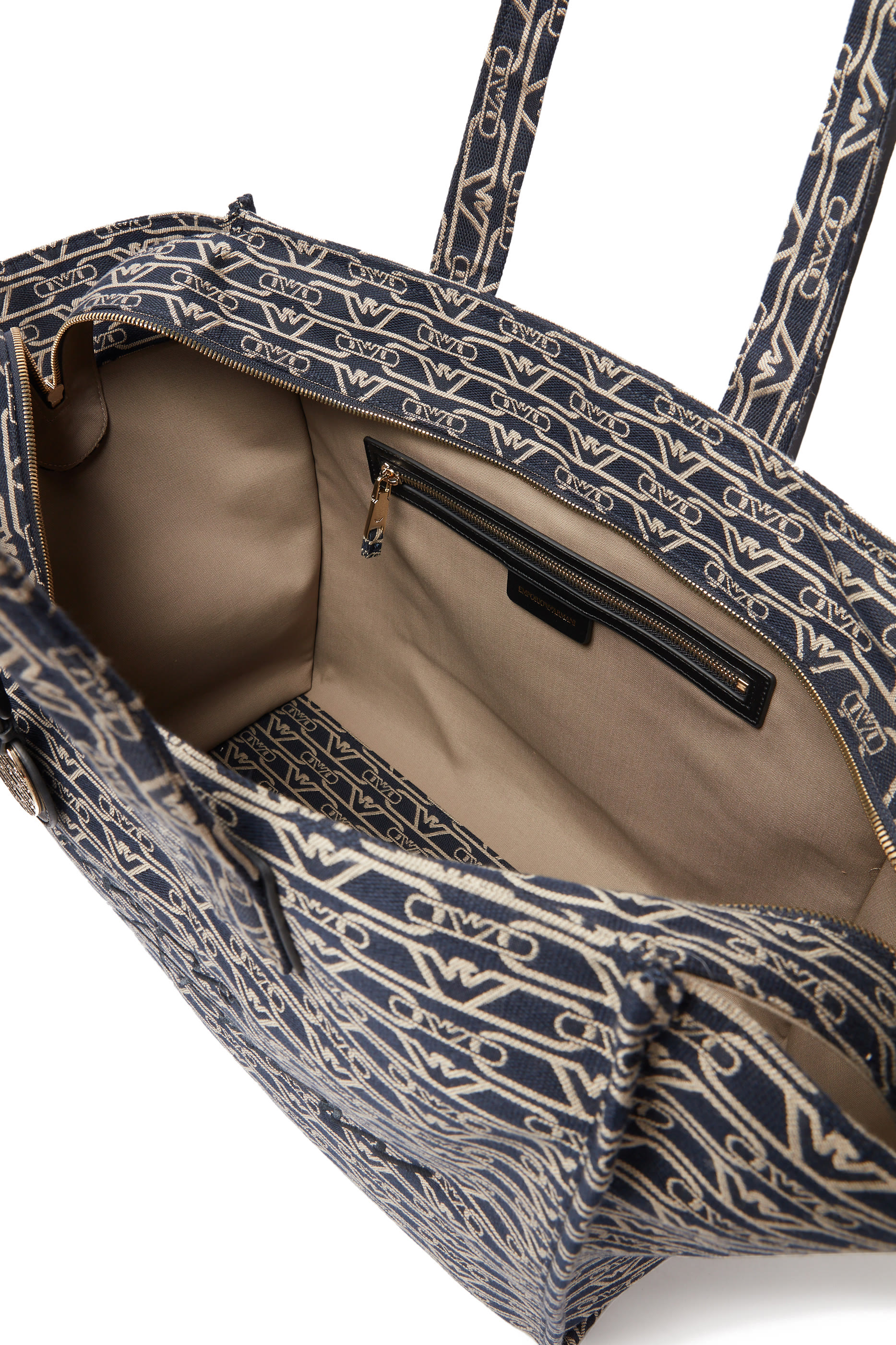 حقيبة يد كبيرة مزينة كليا بنقشة حروف شعار الماركة