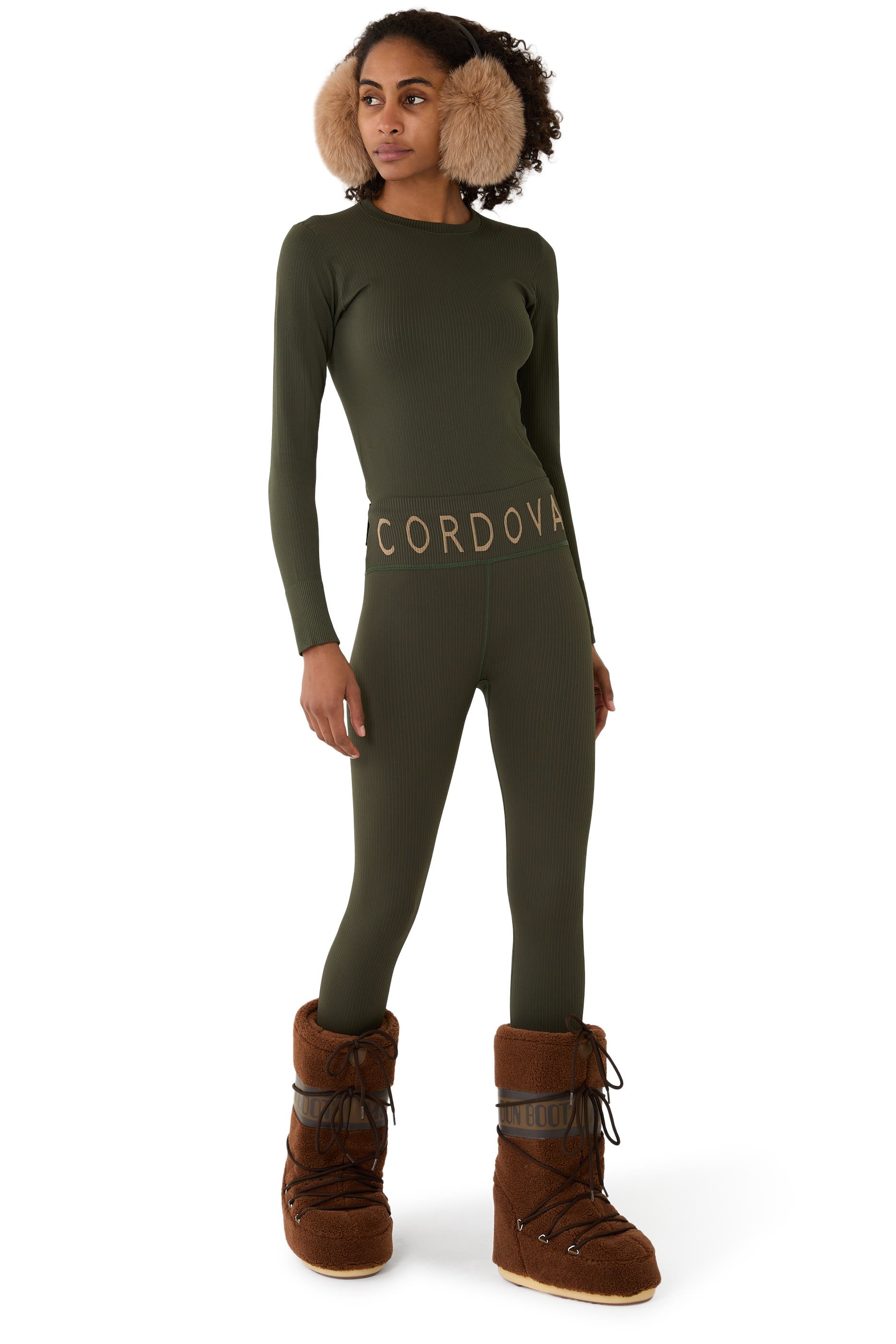 بلوزة أساسية بأكمام طويلة