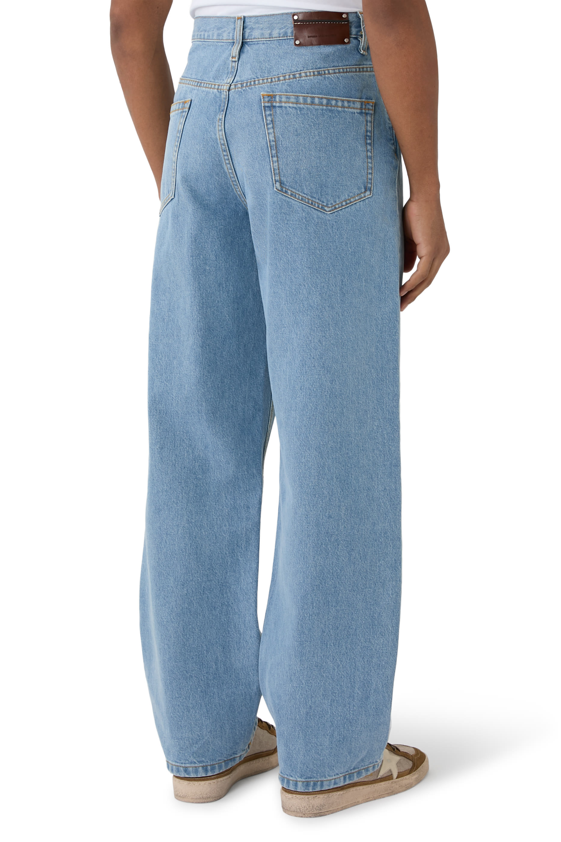 بناطل جينز بقصة فضفاضة