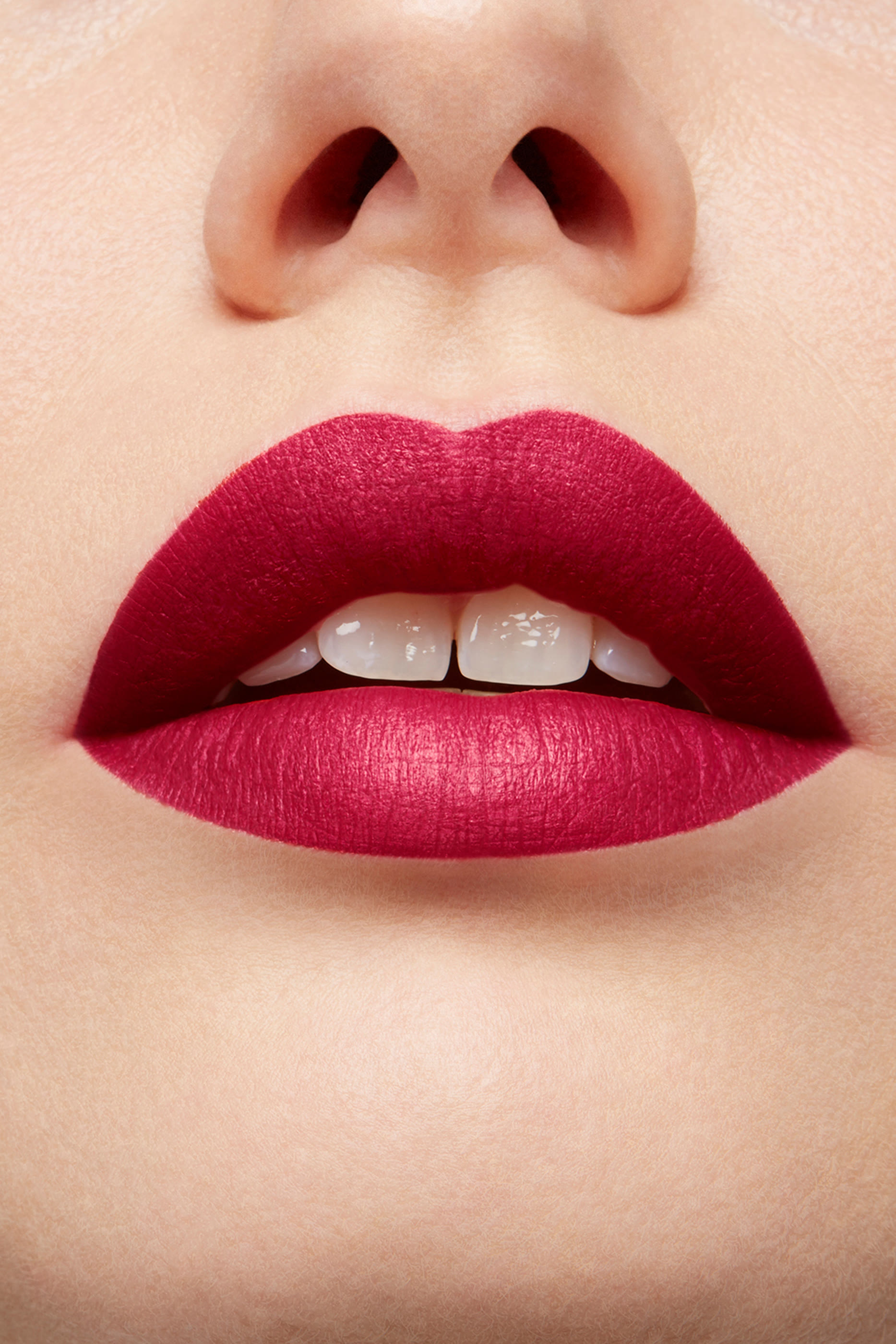 أحمر شفاه يتركيبة سائلة غير لامعة