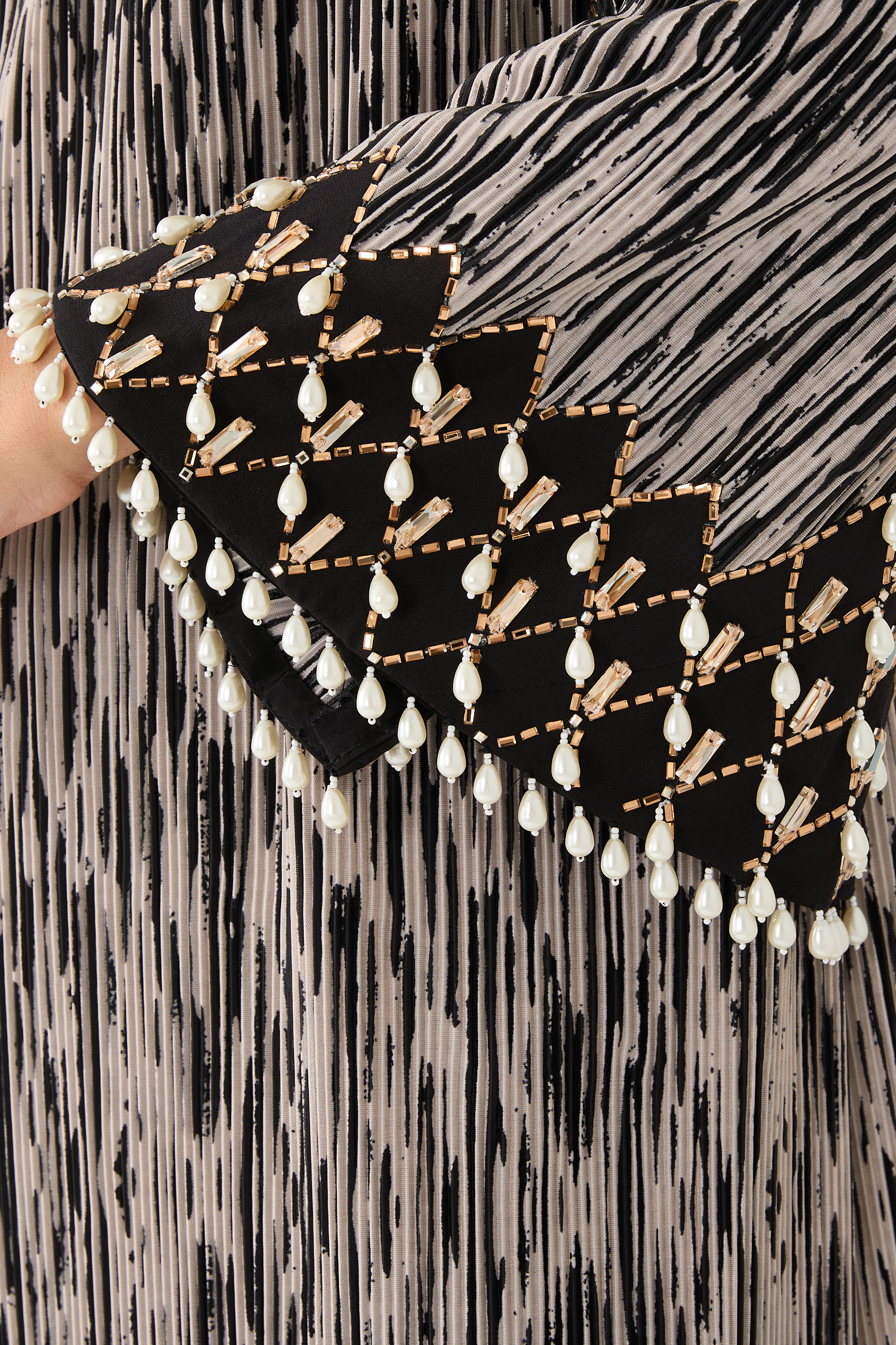 فستان وورك بتصميم مجعد مرصع بكريستال