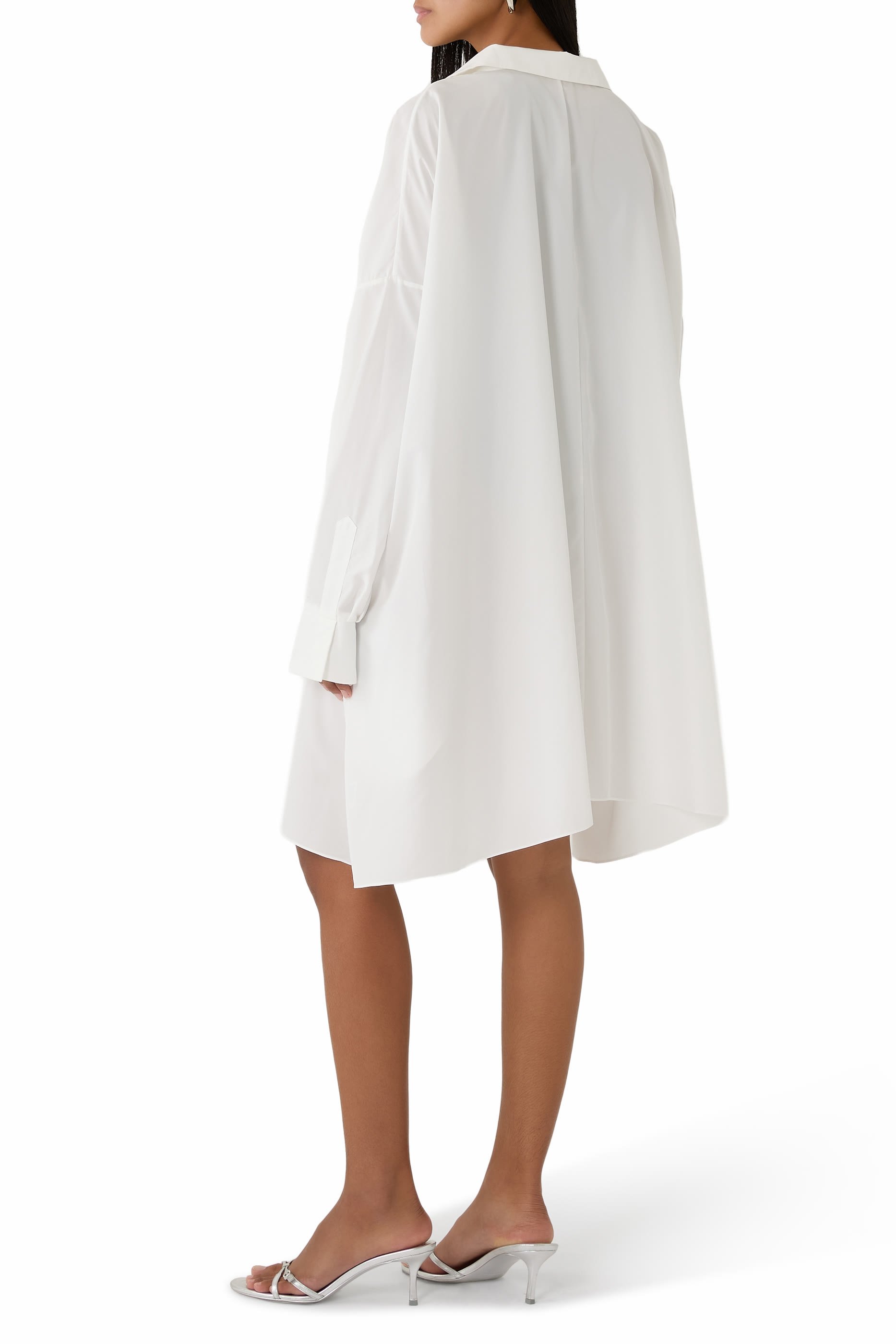 فستان بنمط قميص بقصة فضفاضة وياقة مفتوحة