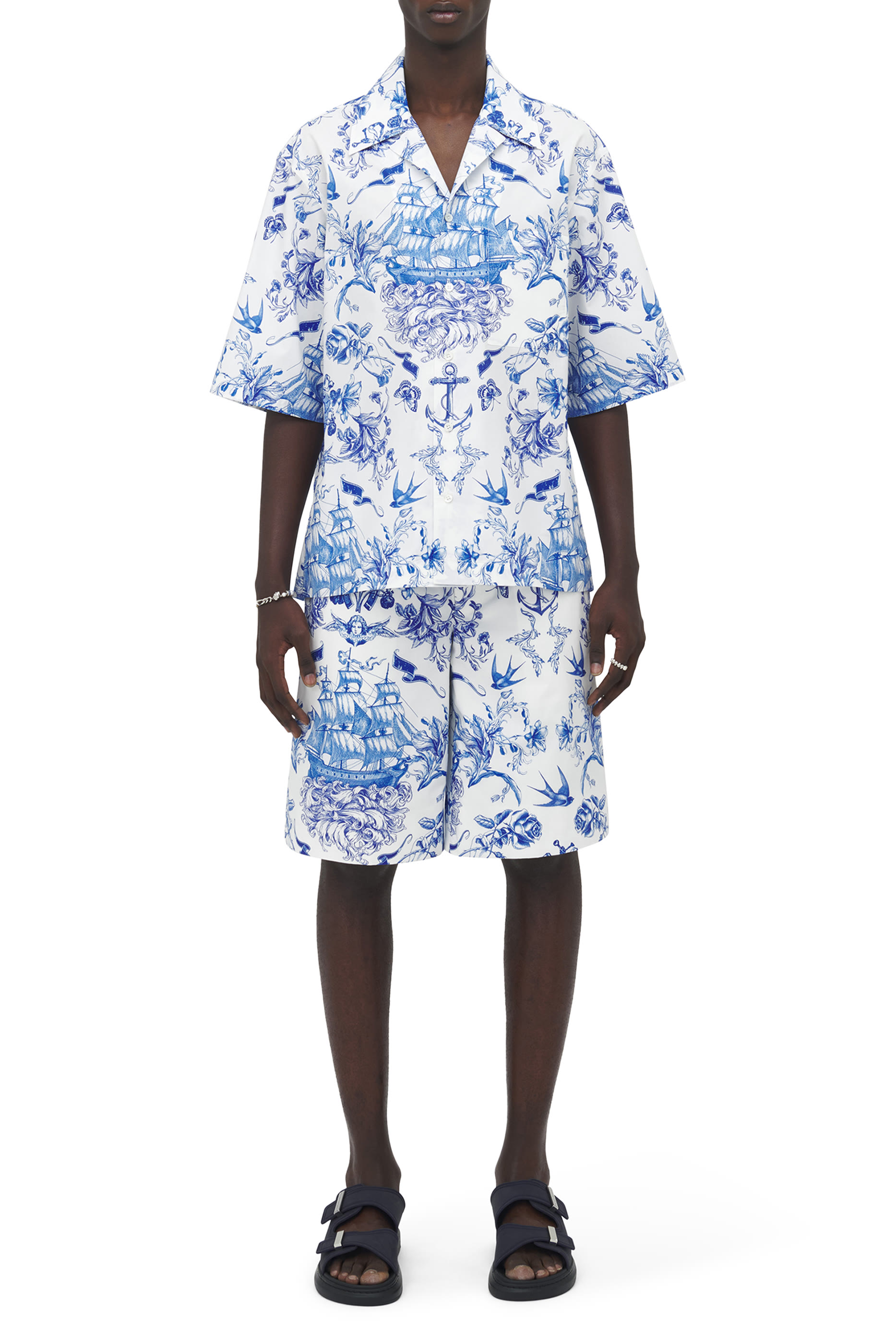 قميص هاوايان بقصة مربعة مزين بطبعات