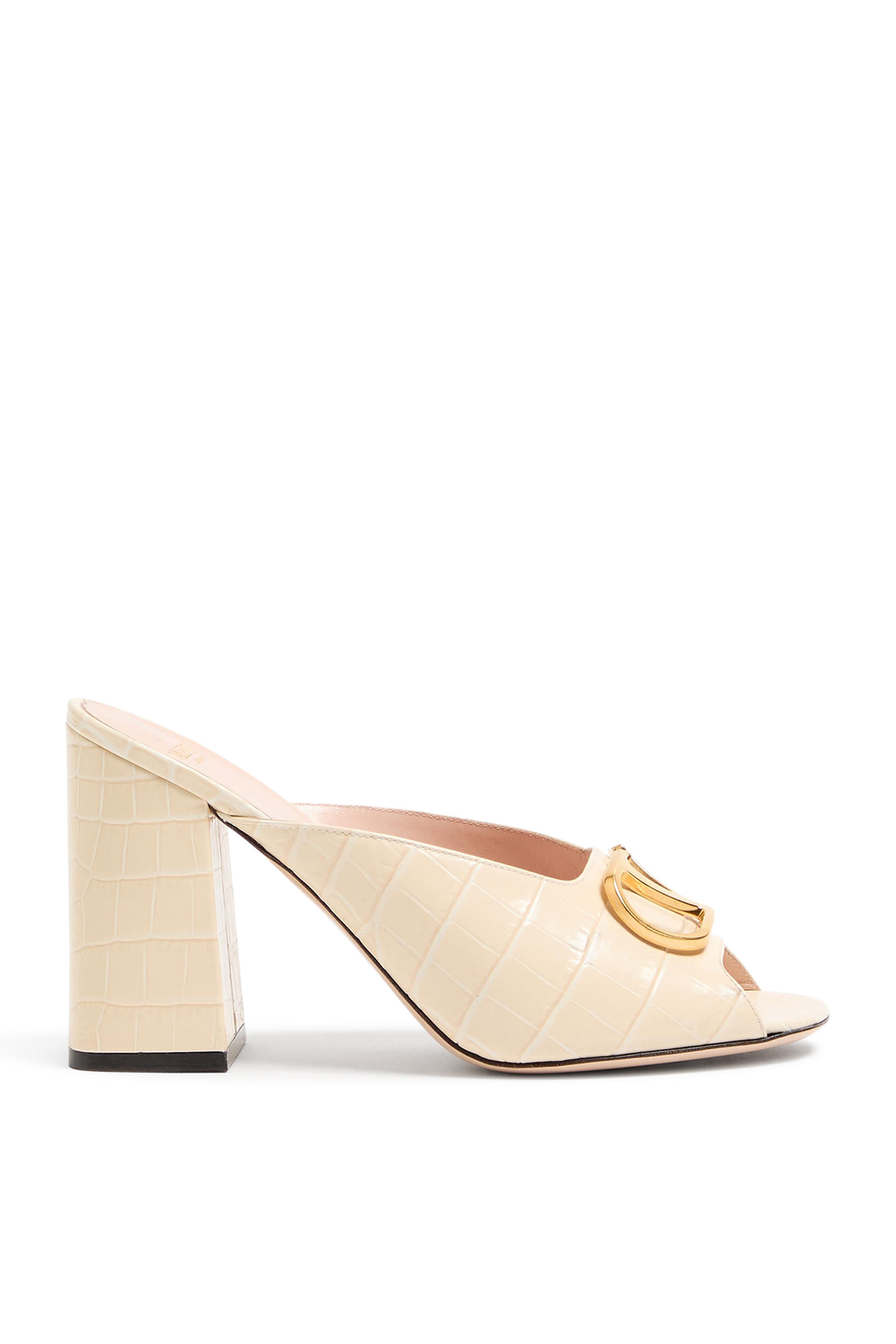 صندل 95 بشعار الماركة جلد عجل بنقشة