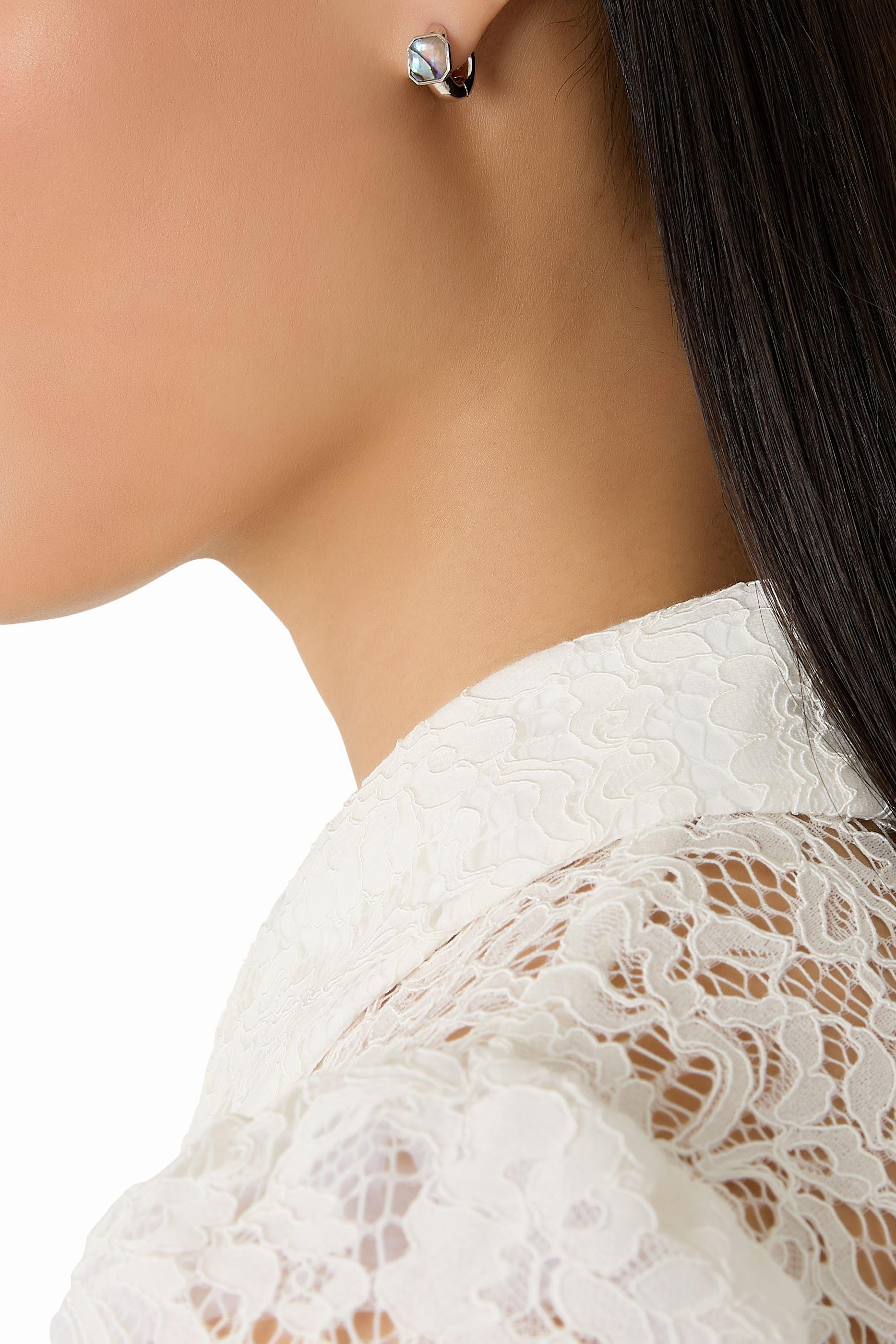 أقراط هاجي كيب سباركلينج مرصعة بأحجار بشكل آشر