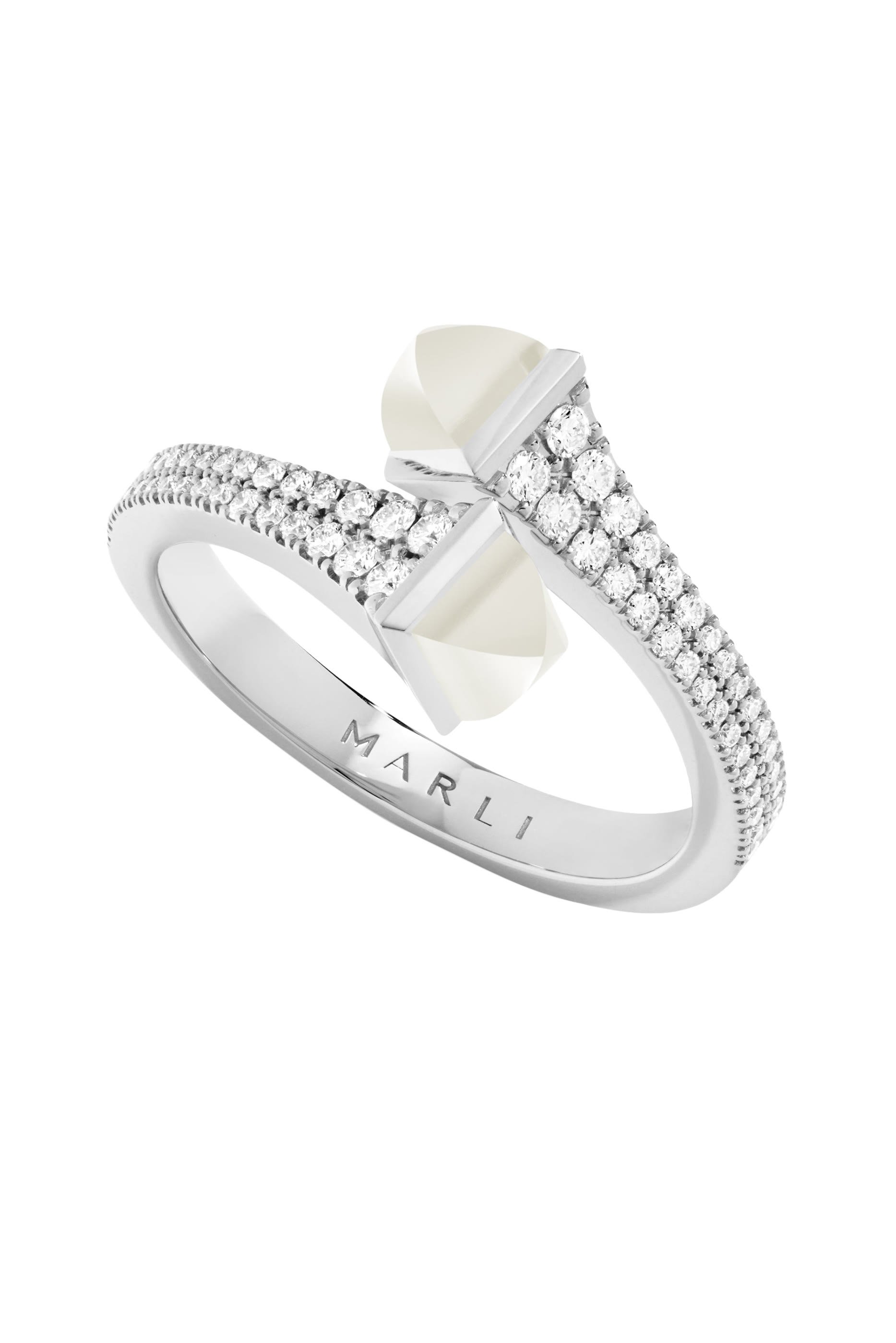 خاتم كليو رفيع مرصع بالماس ذهب أبيض عيار 18