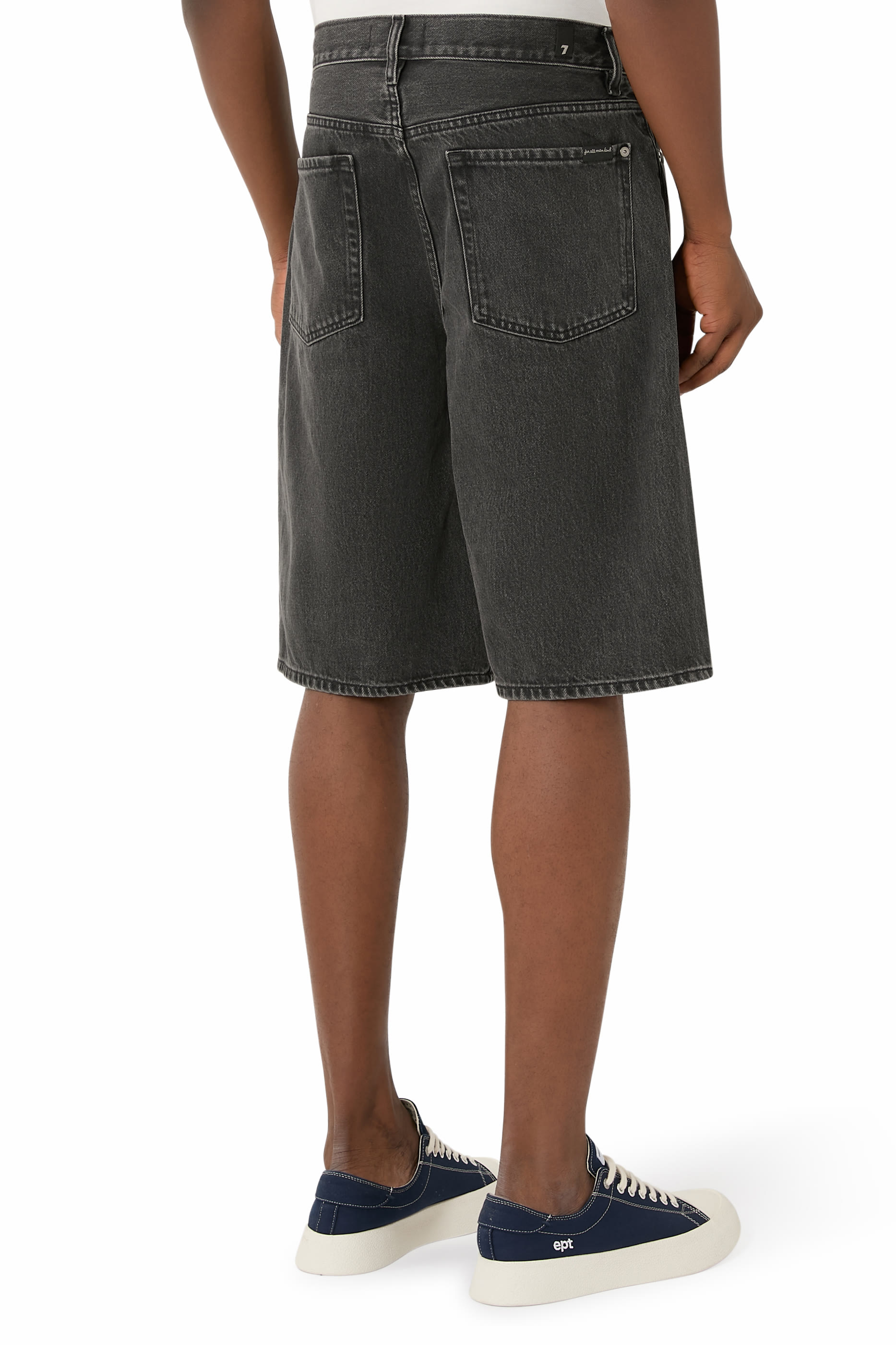 شورت بقصة ساق واسعة دنيم