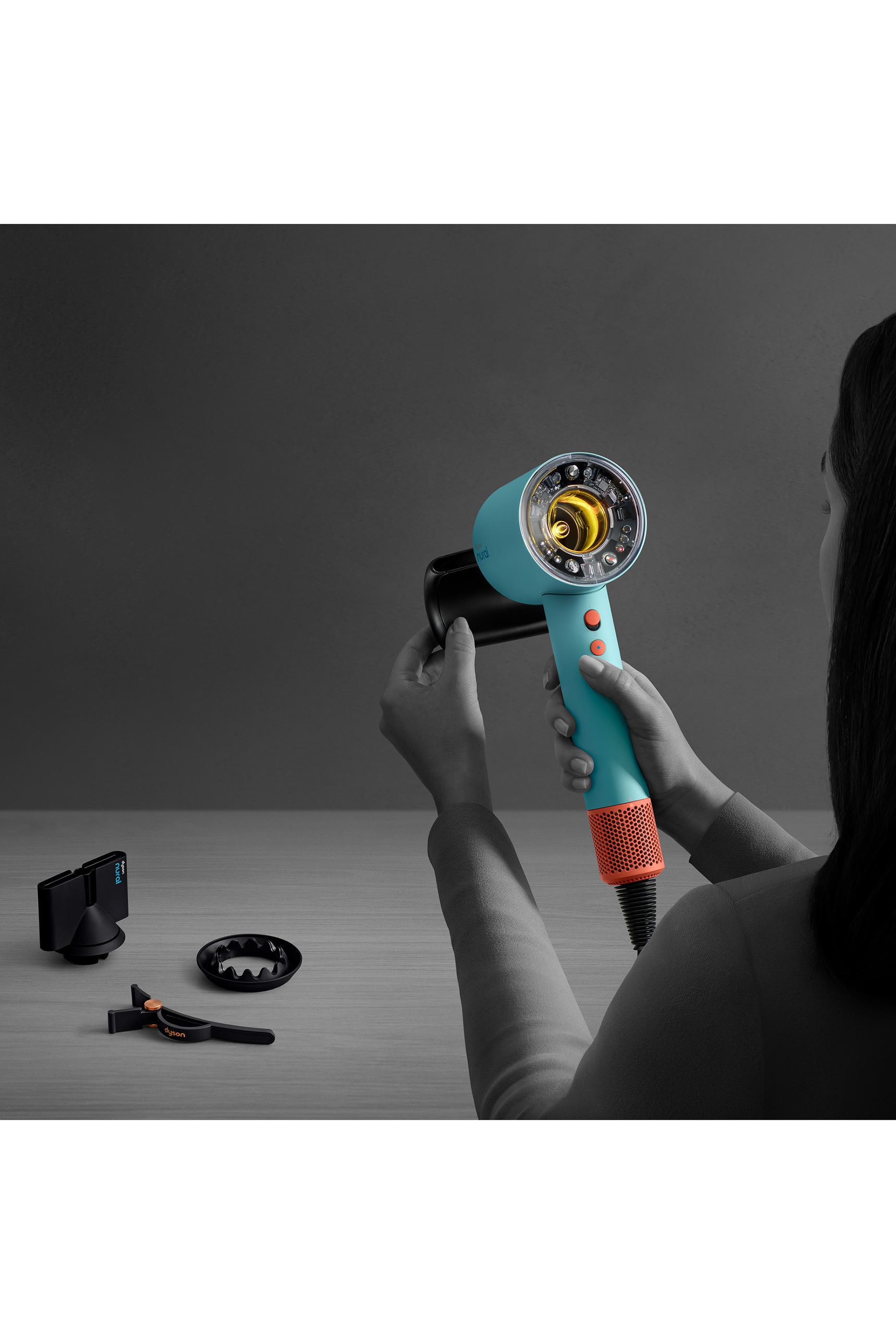 مجفف شعر سوبر سونيك نورال (سيراميك باتينا/توباز)