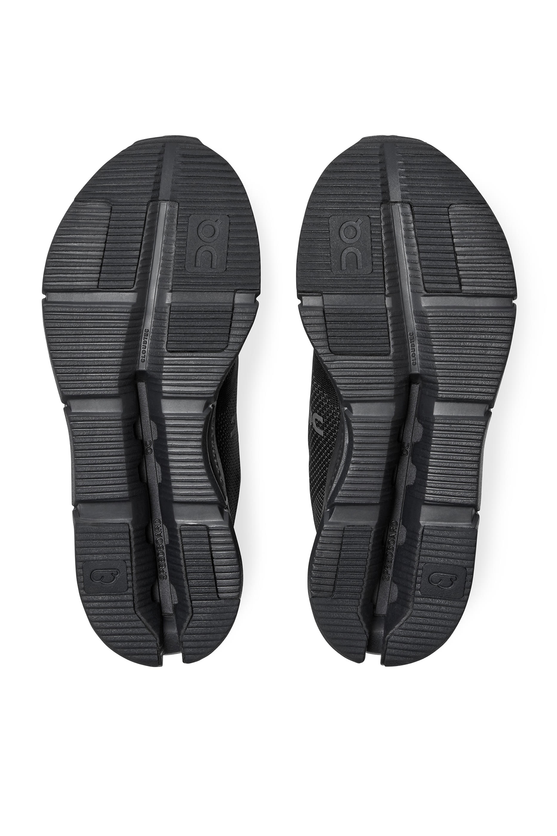 سنيكرز كلاودنوفا للنساء