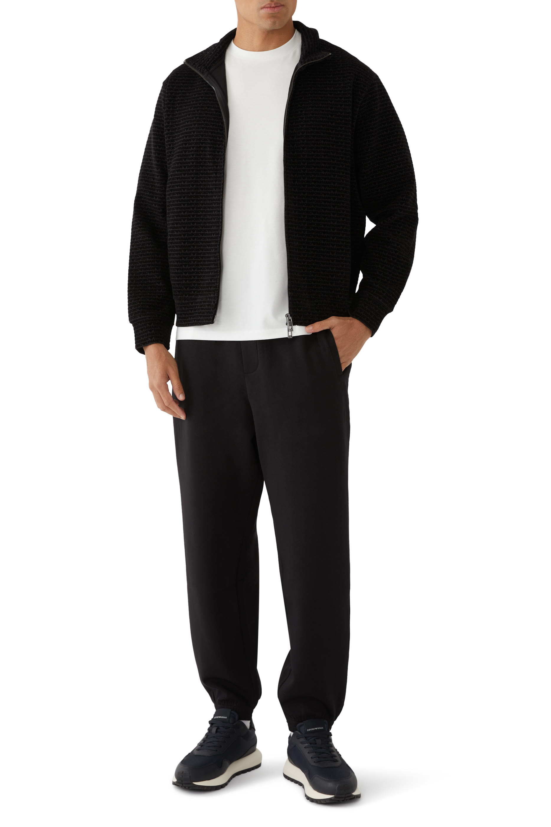 تيشيرت بنقشة شعار الماركة بحجم صغير