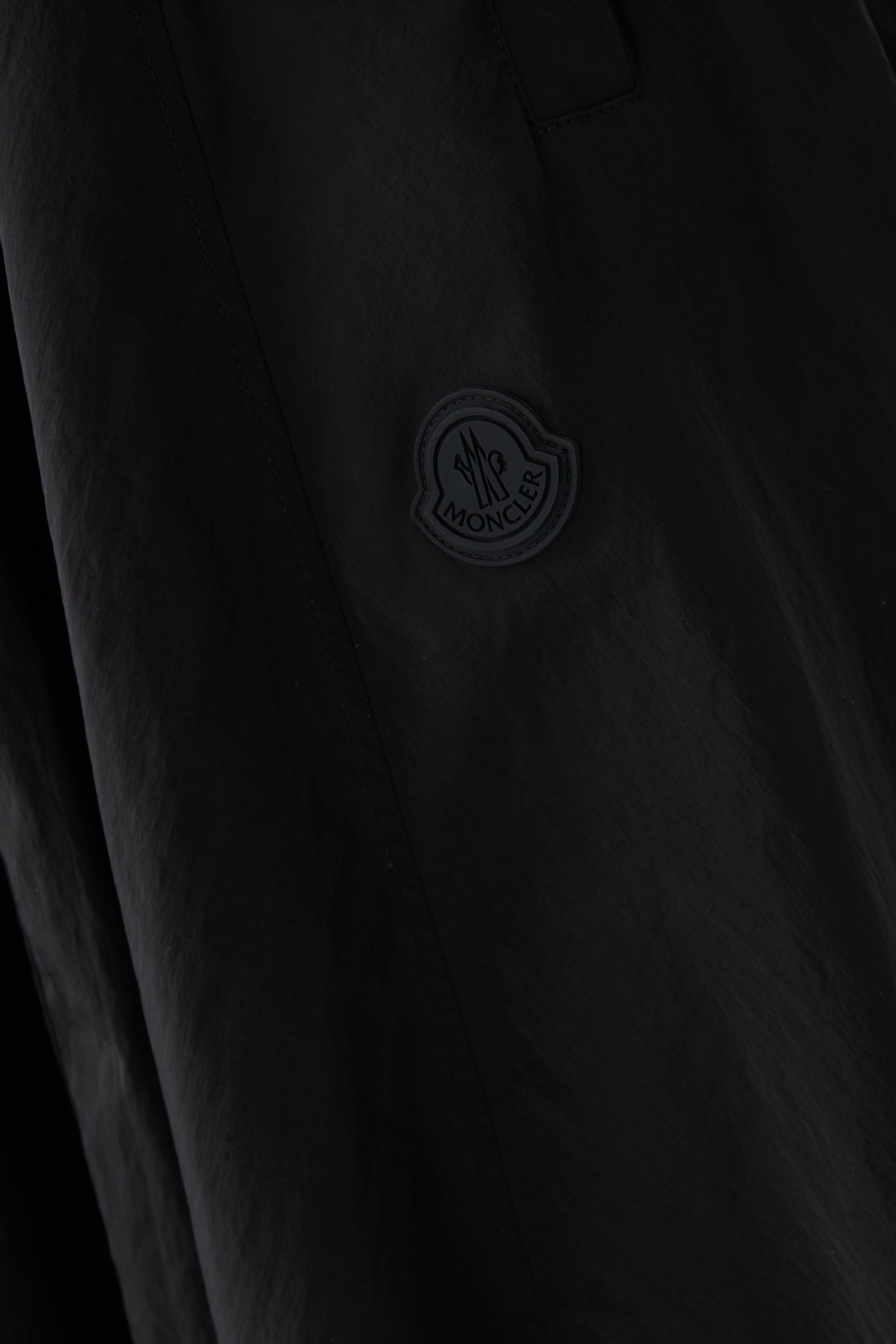 تنورة متوسطة الطول