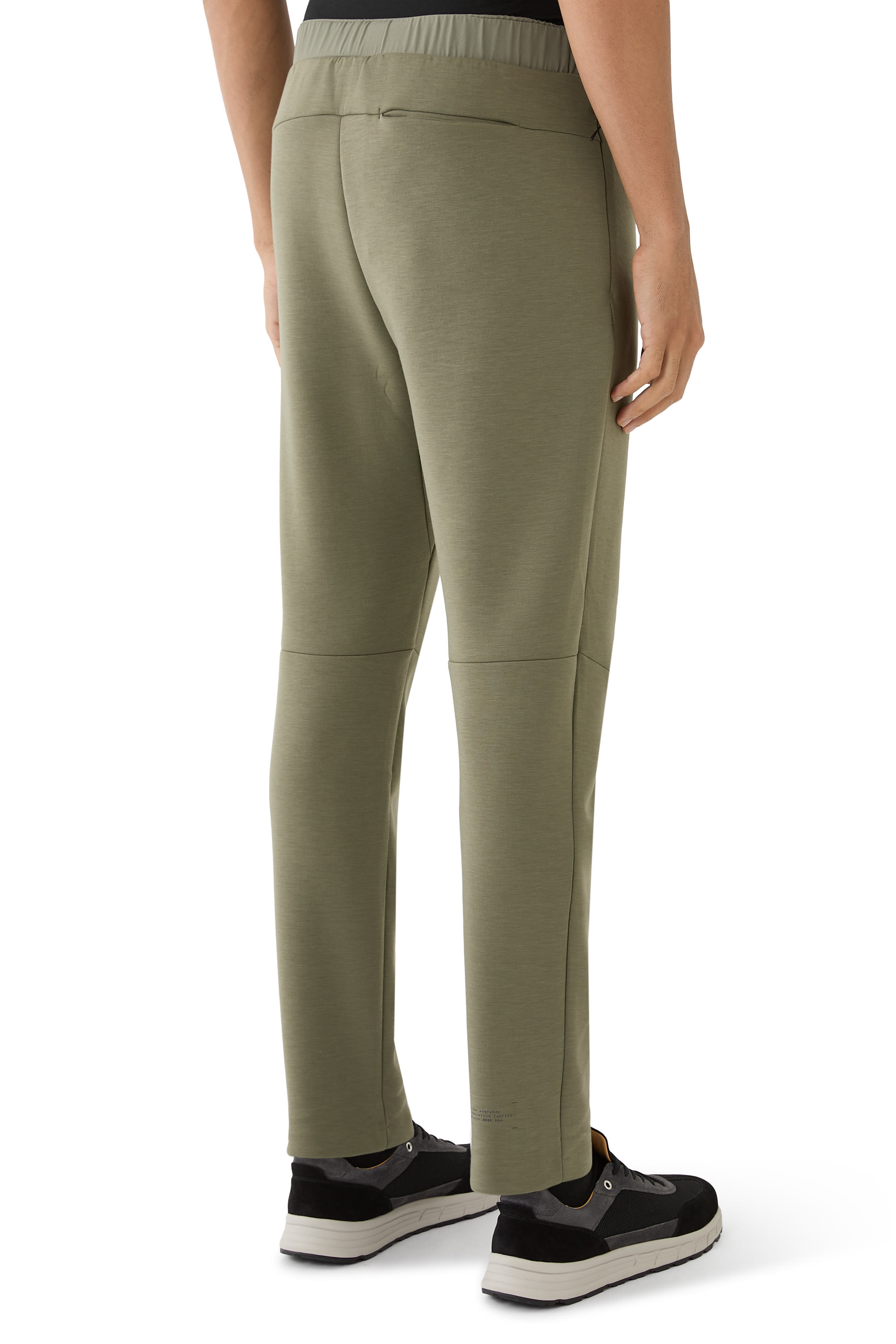 بنطال بشعار الماركة