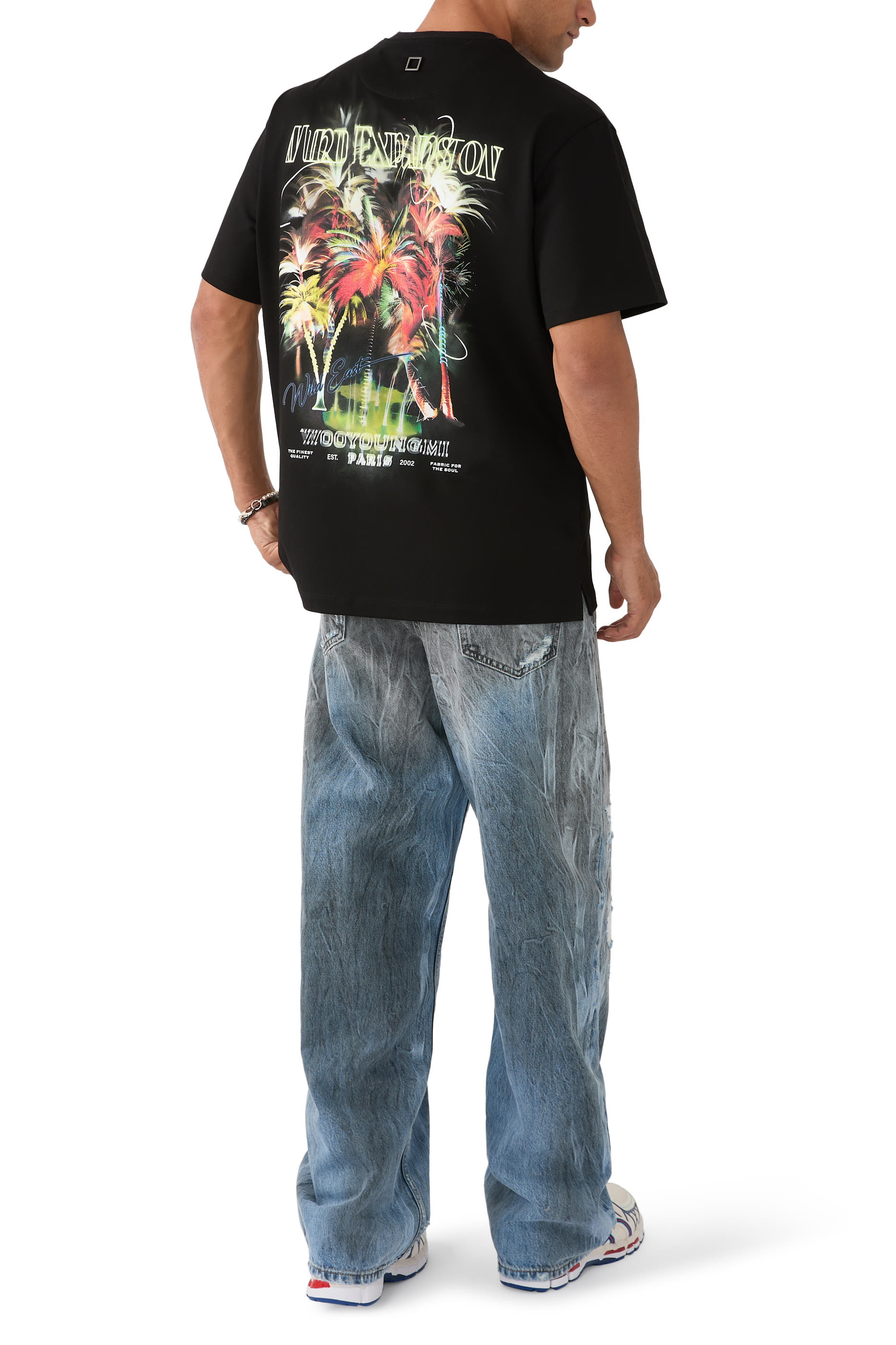 تيشيرت بطبعة غرافيك