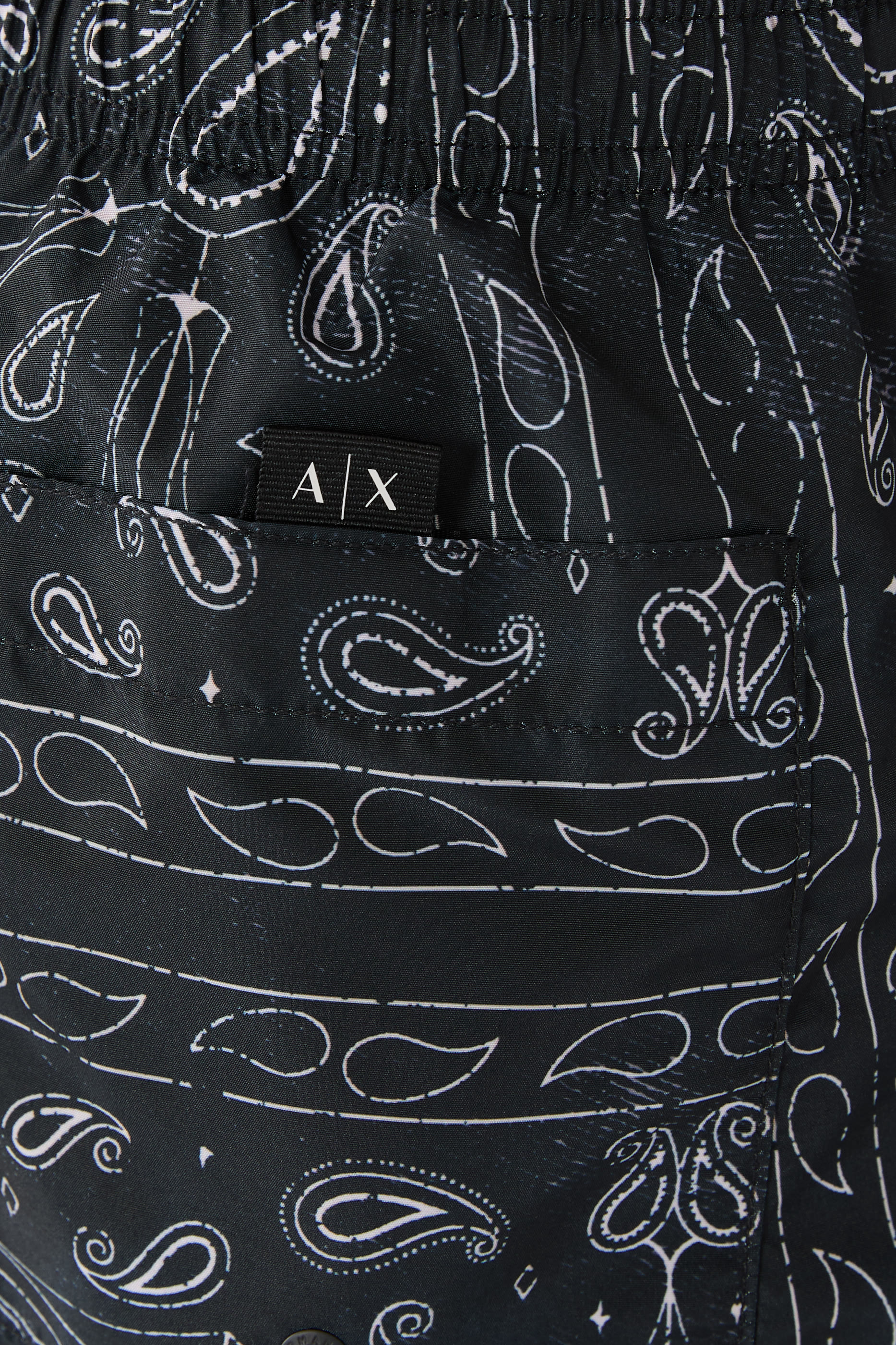 شورت مزين بنقشة بالكامل