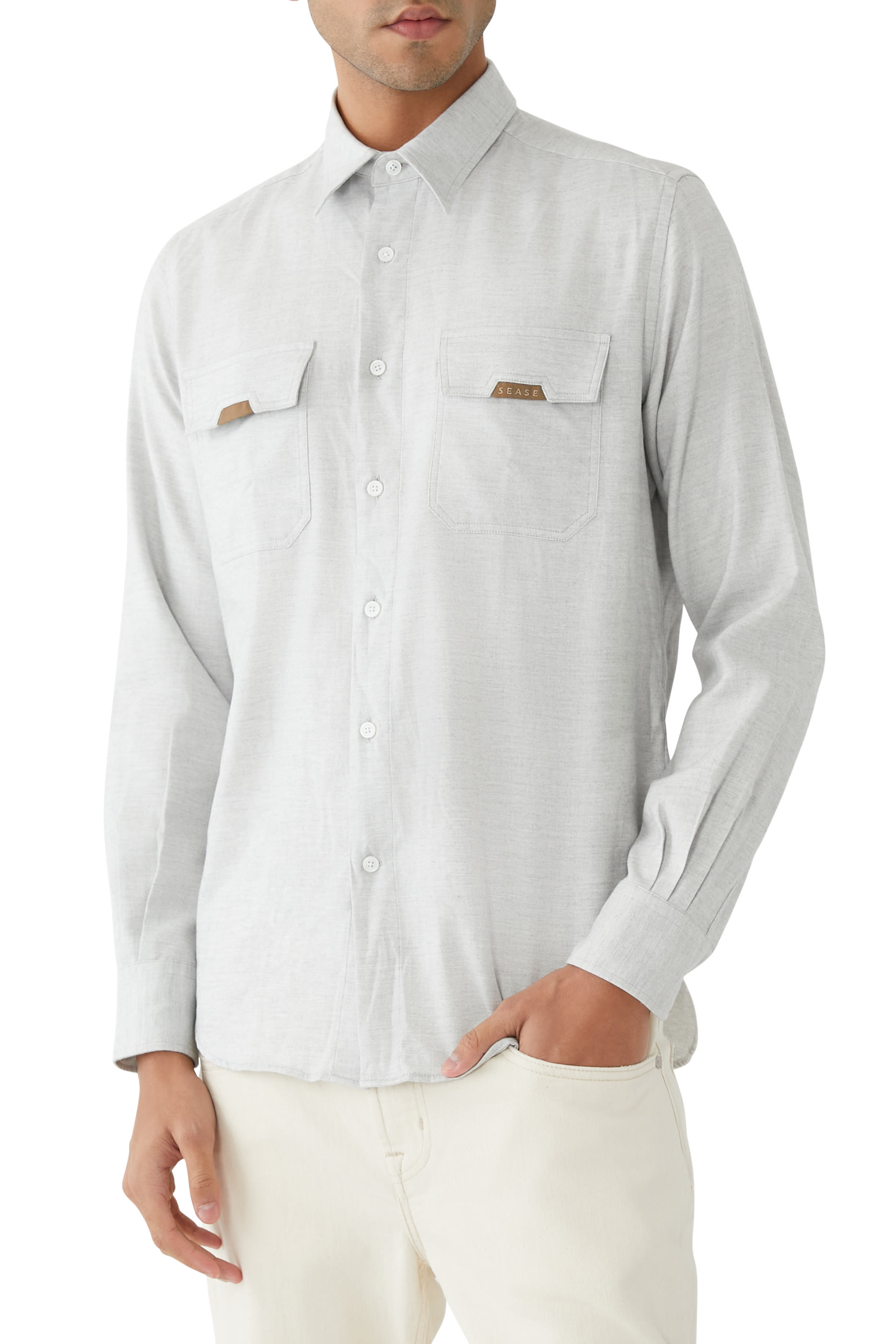 قميص بتصميم عسكري