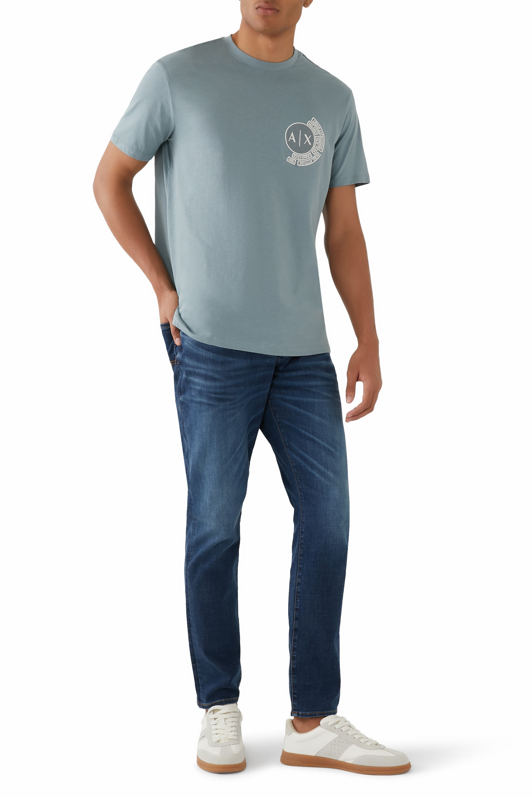 تيشيرت برقعة بشعار الماركة