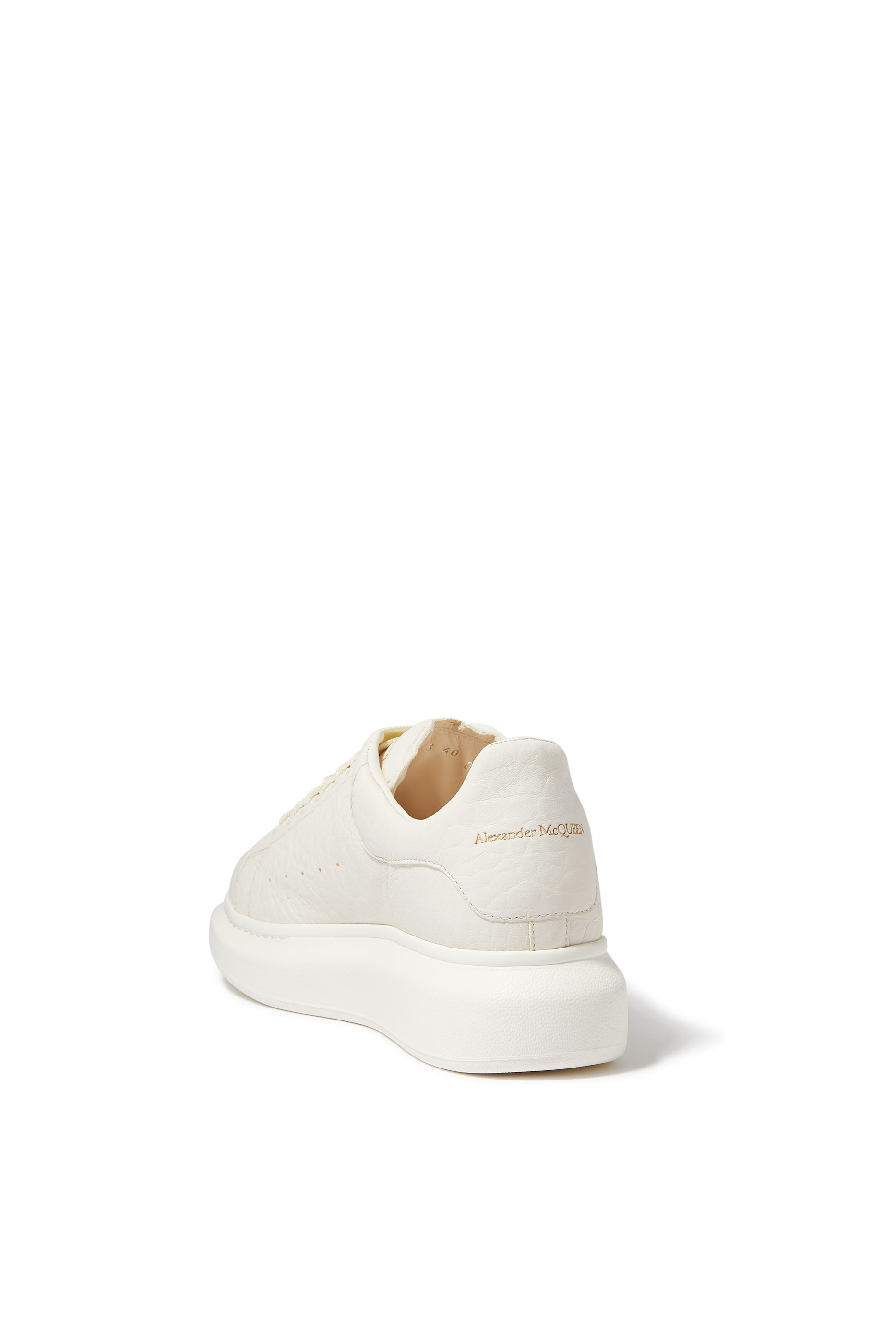 سنيكرز بنعل سميك