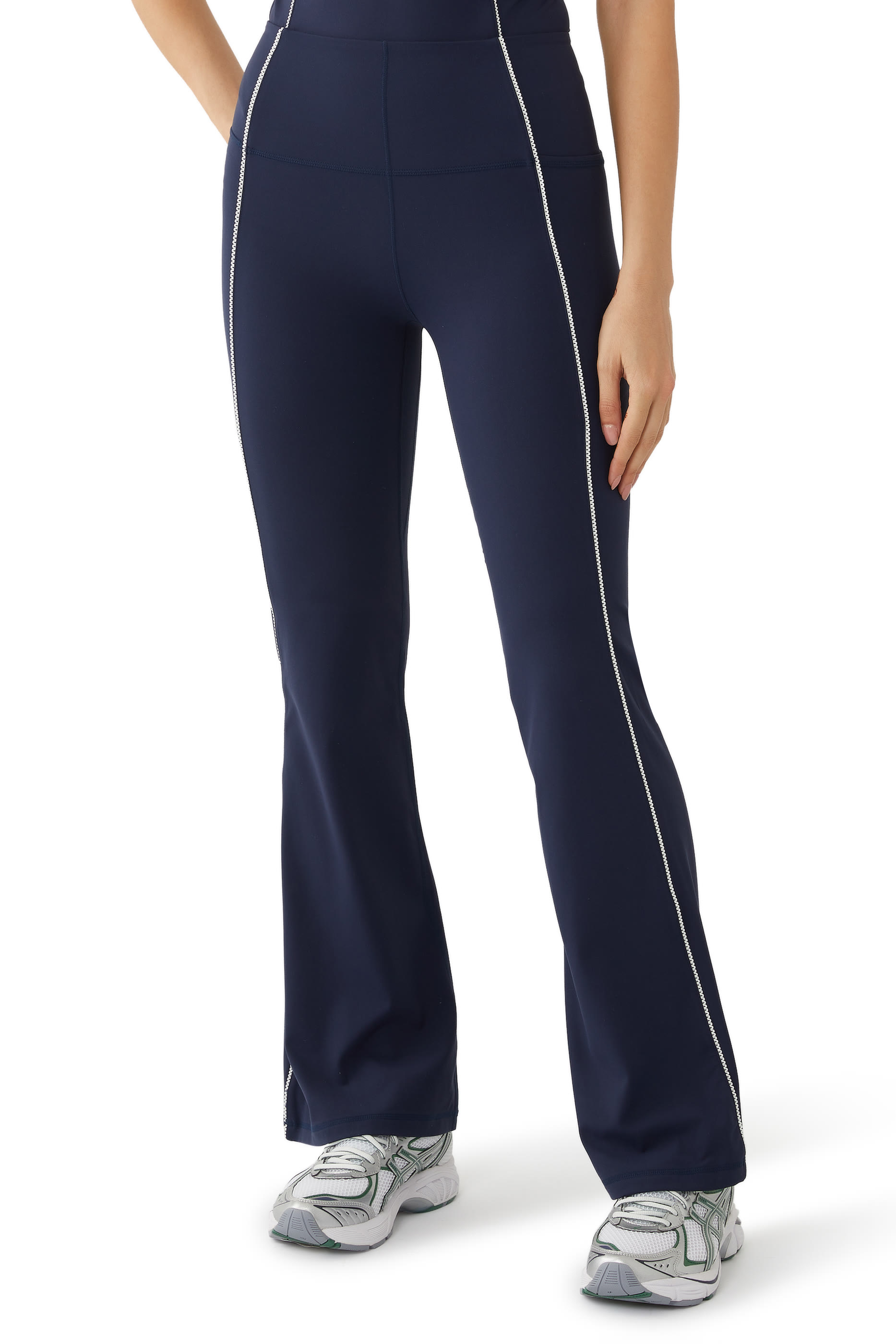 بنطال قماش ناعم ناحت بحافة واسعة وغرزة البيكو دانتيل