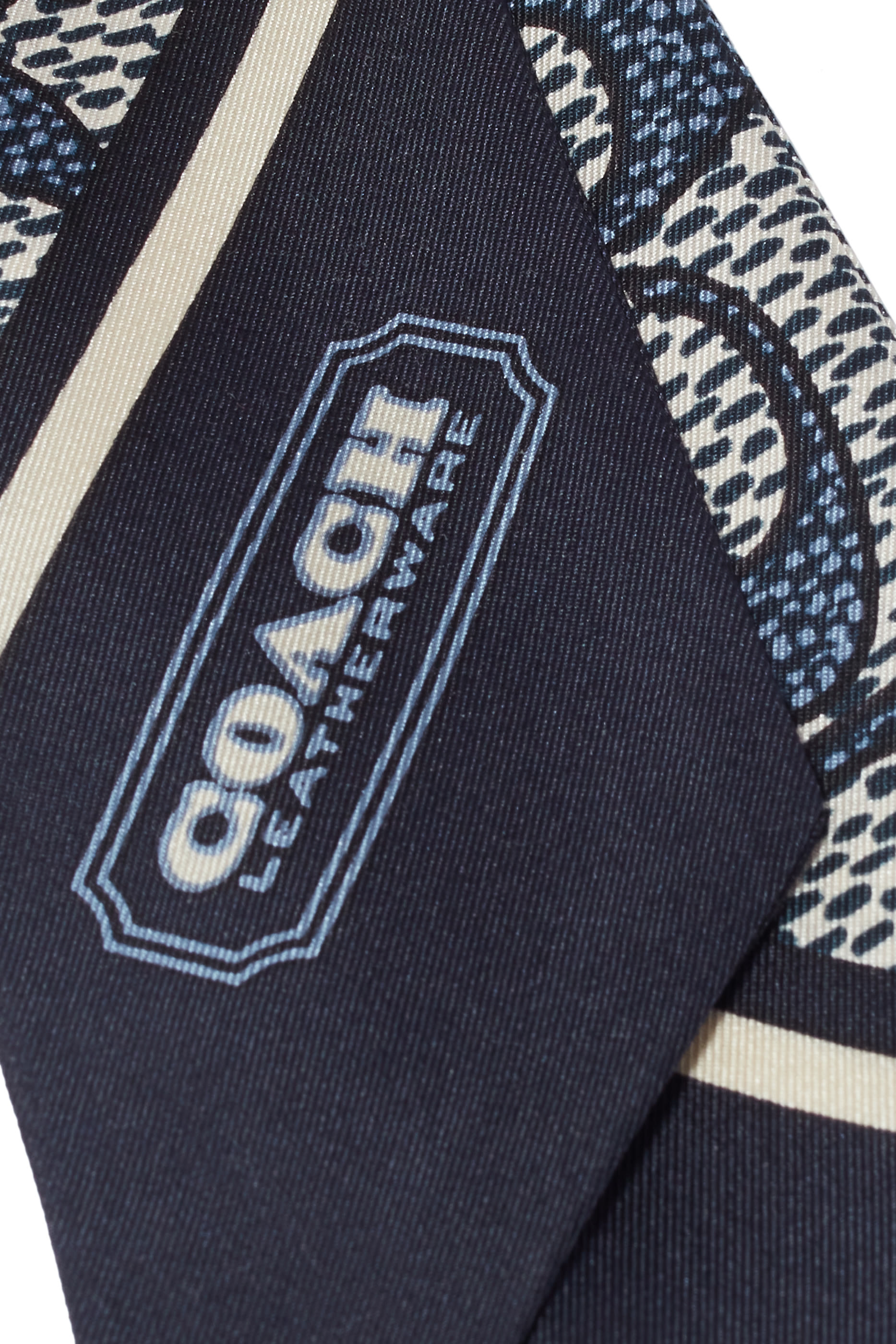 وشاح كلاسيكي رفيع بشعار الماركة حرير