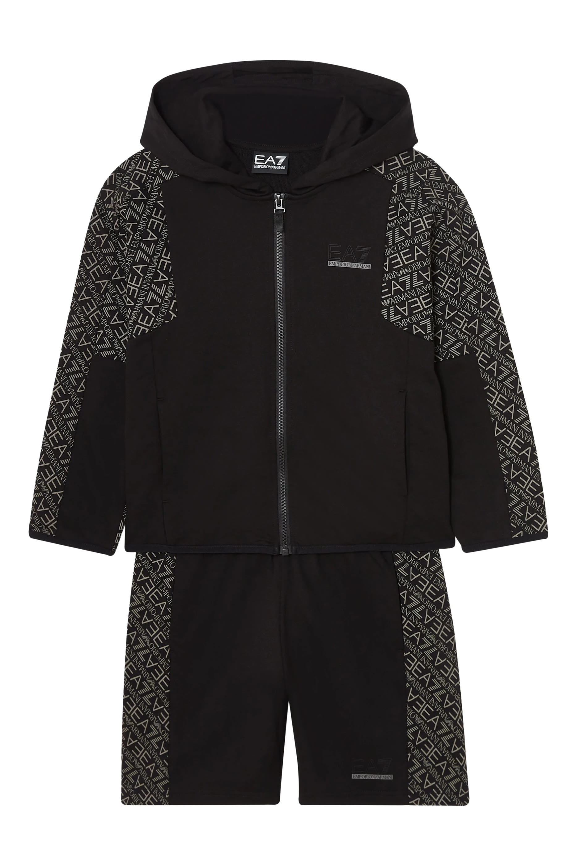 شورت بشعار الماركة للأطفال