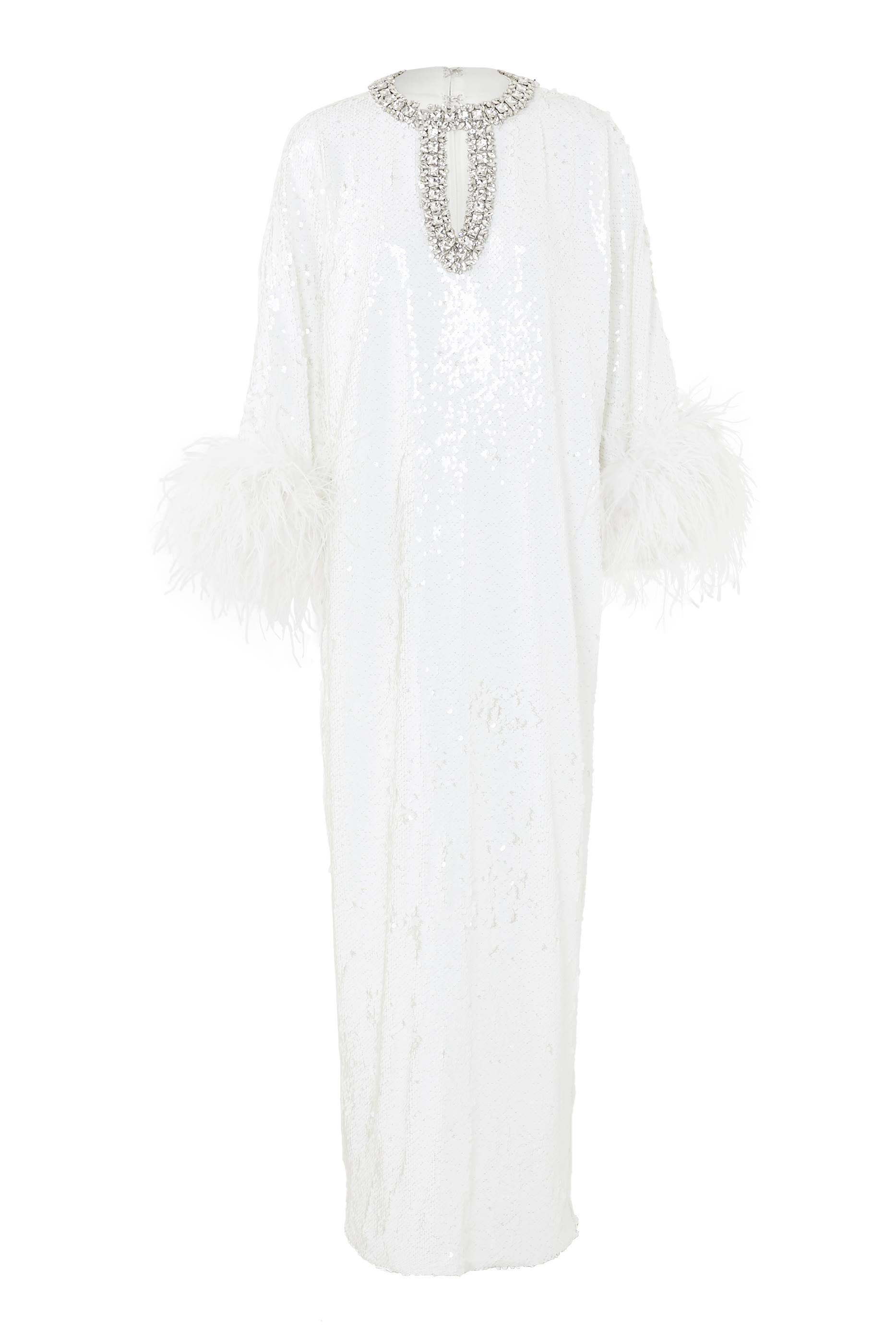 فستان طويل مزين بالترتر والريش