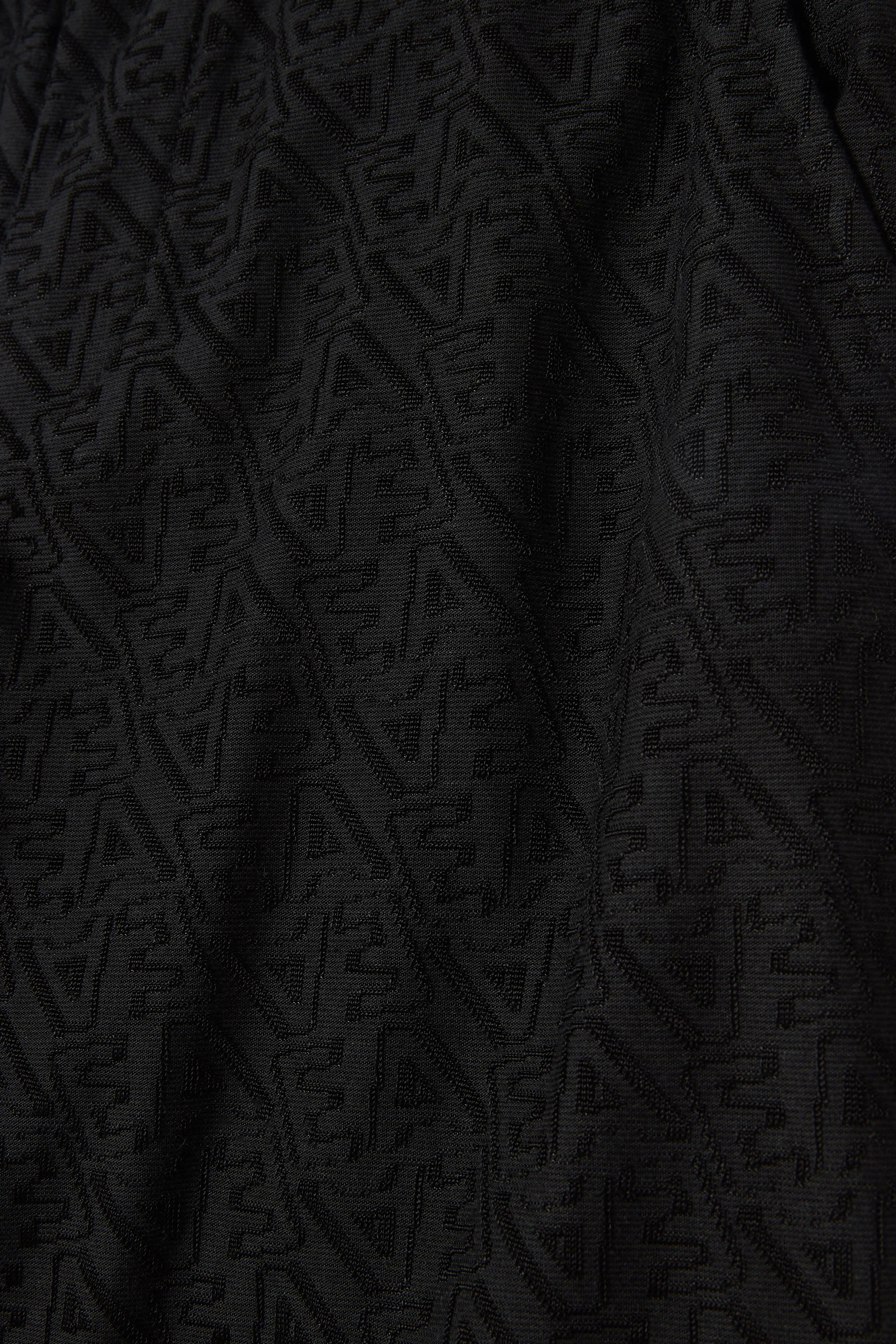 شورت بشعار الماركة للأطفال