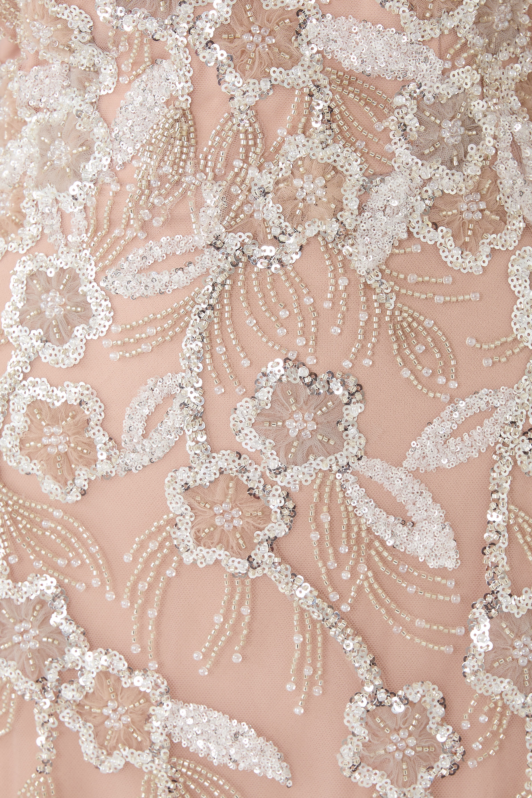 فستان سهرة بأكمام منفوخة وخرز