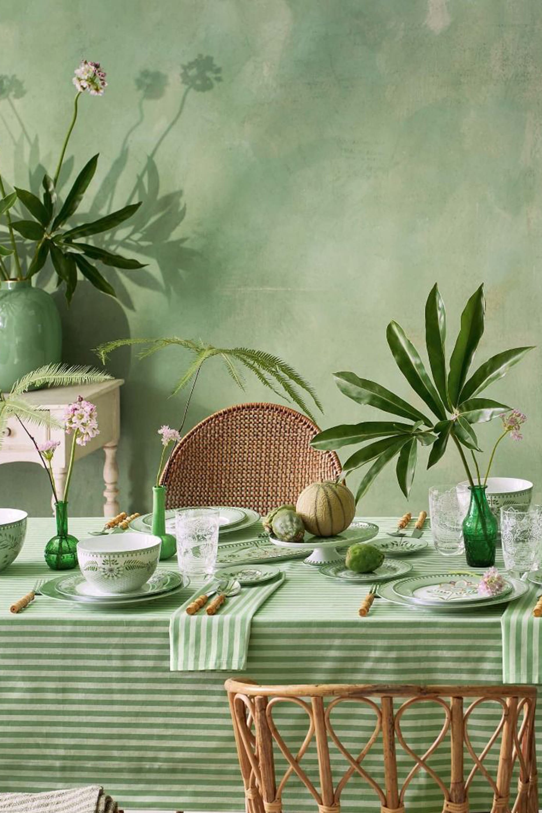 طبق عشاء يوني بنقشة ليلي أند لوتس