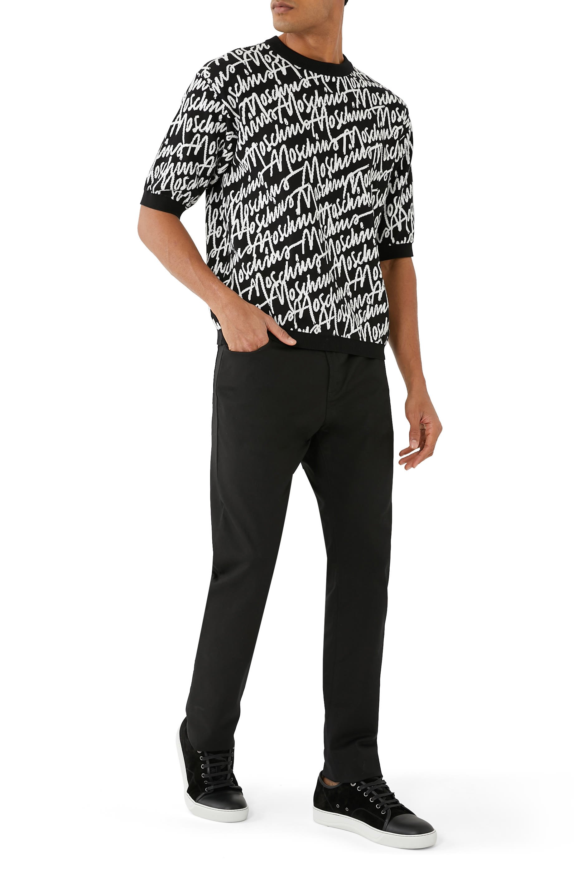 كنزة بشعار الماركة