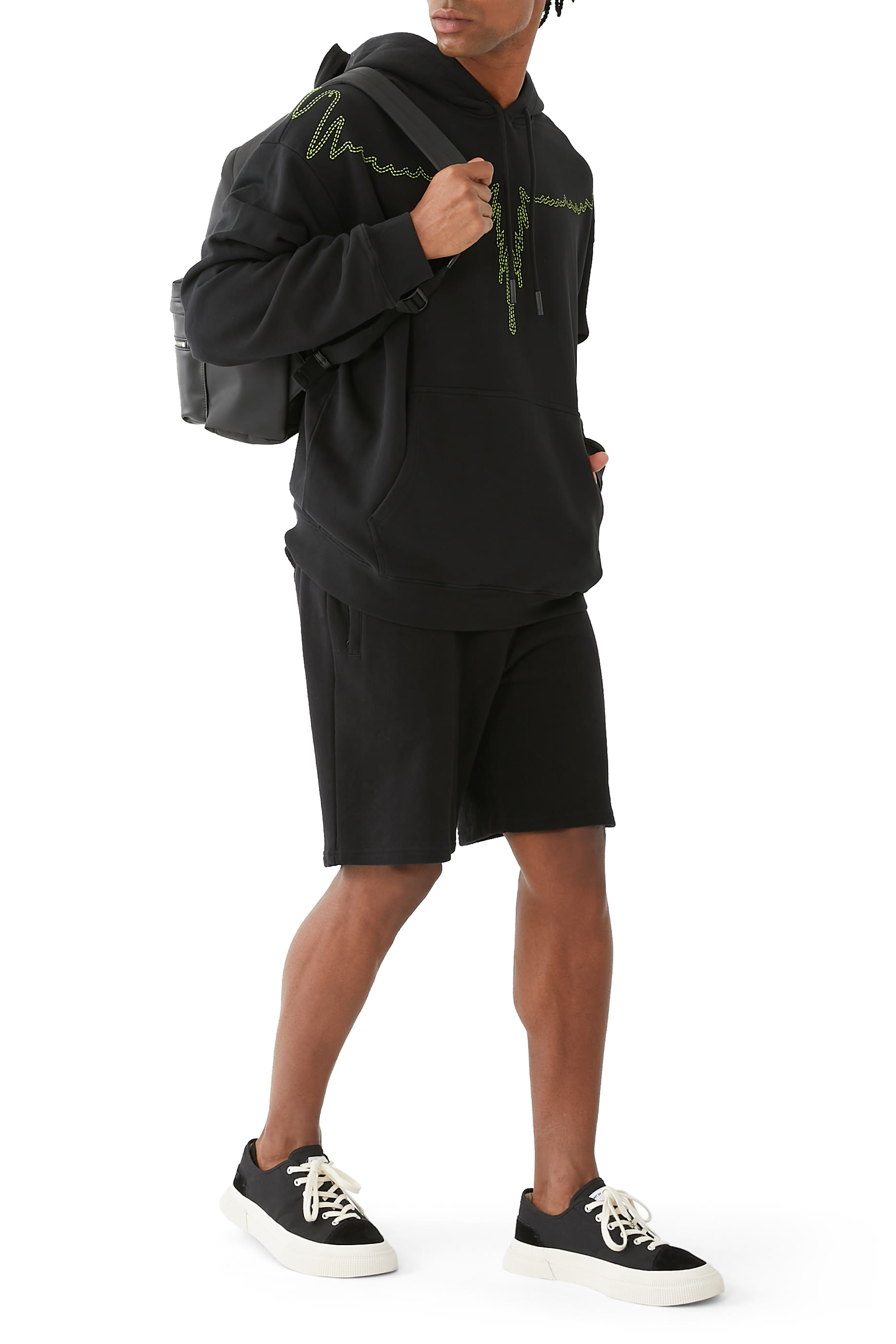 سويت شيرت بغطاء رأس بغرز على شكل أجنحة