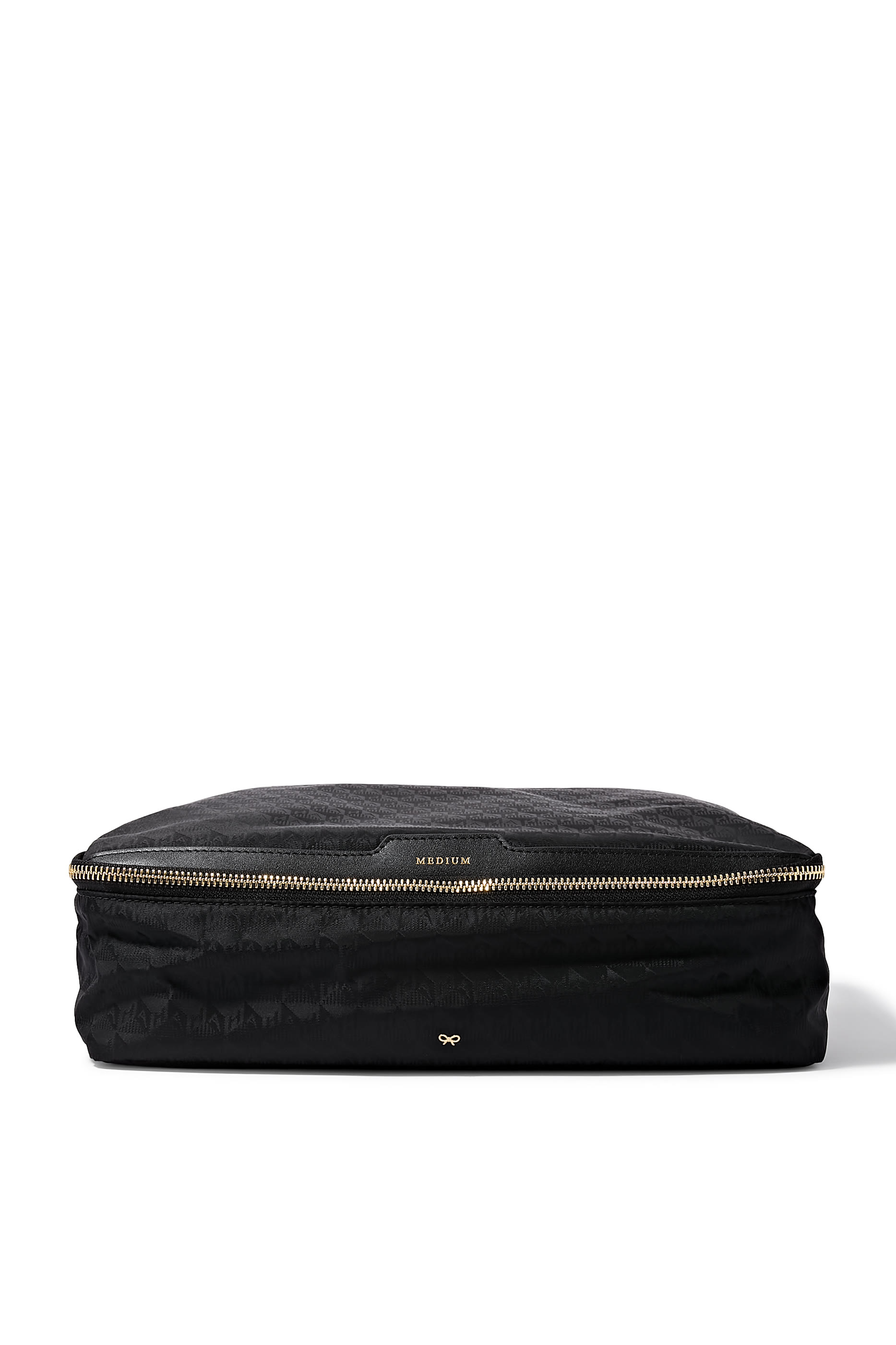 حقيبة متوسطة بتصميم مكعب بشعار الماركة لتنظيم الأمتعة 