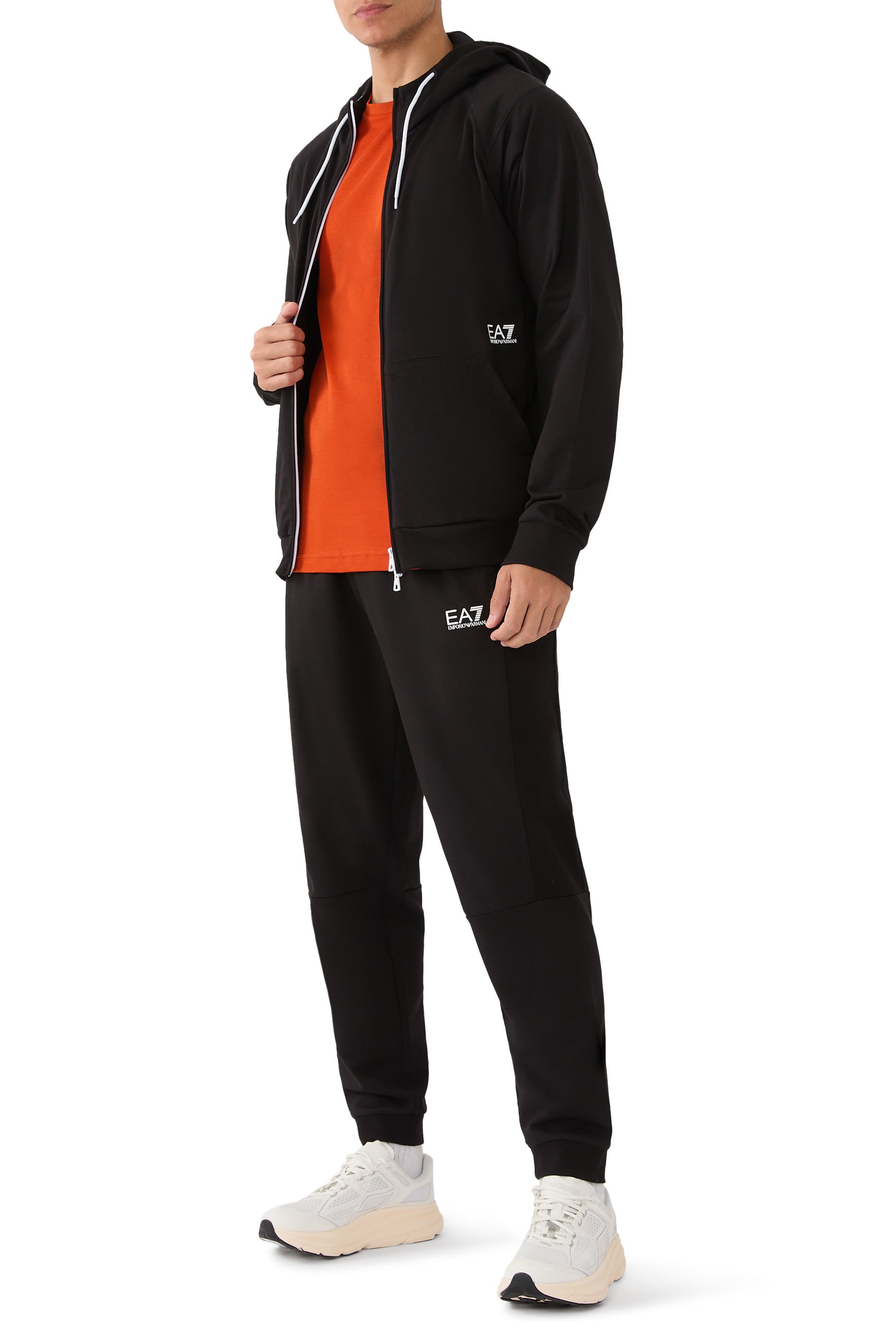 سويت شيرت بغطاء للرأس وشعار الماركة