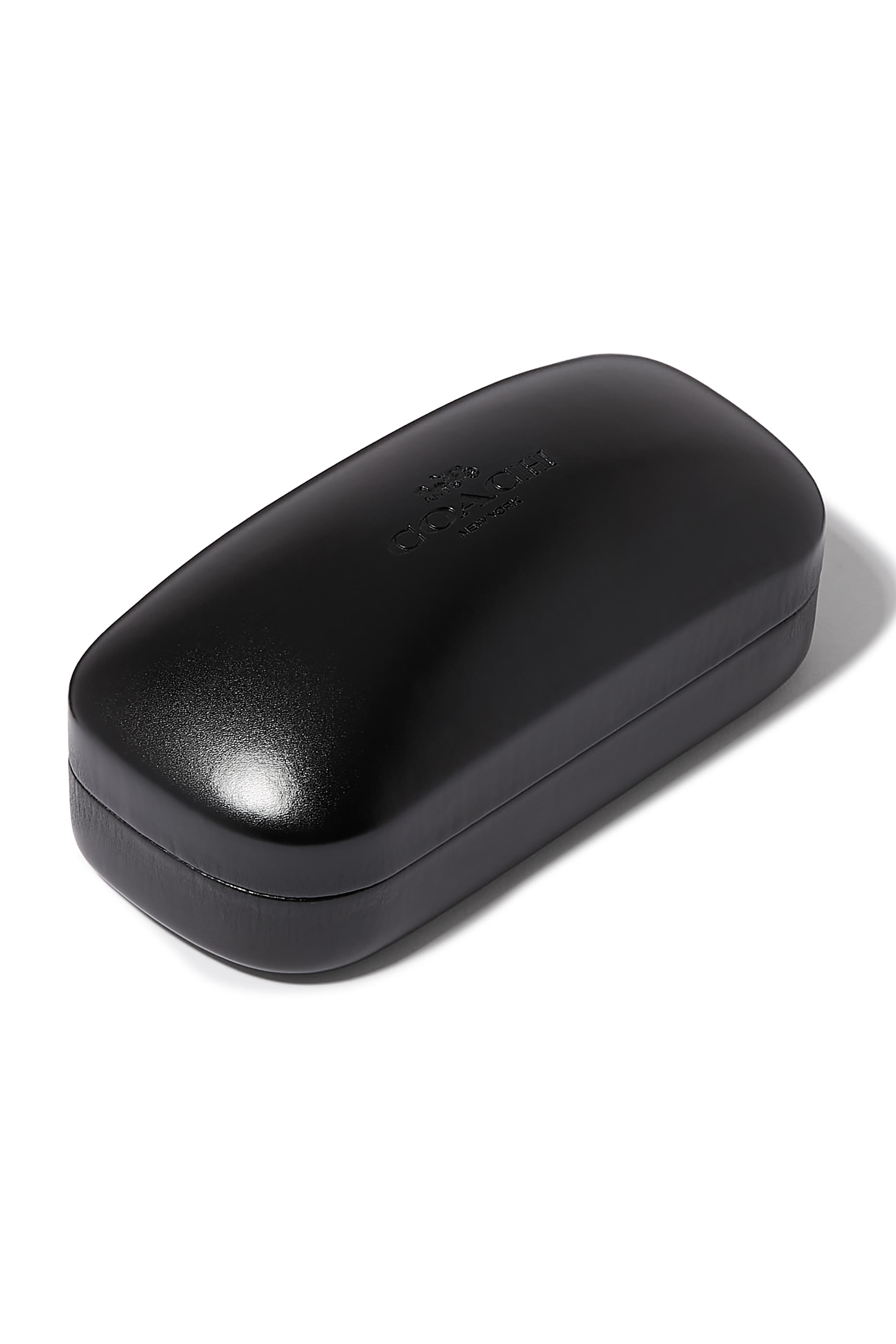 نظارة شمسية بإطار غير منتظم وشعار C منحوت على الذراعين