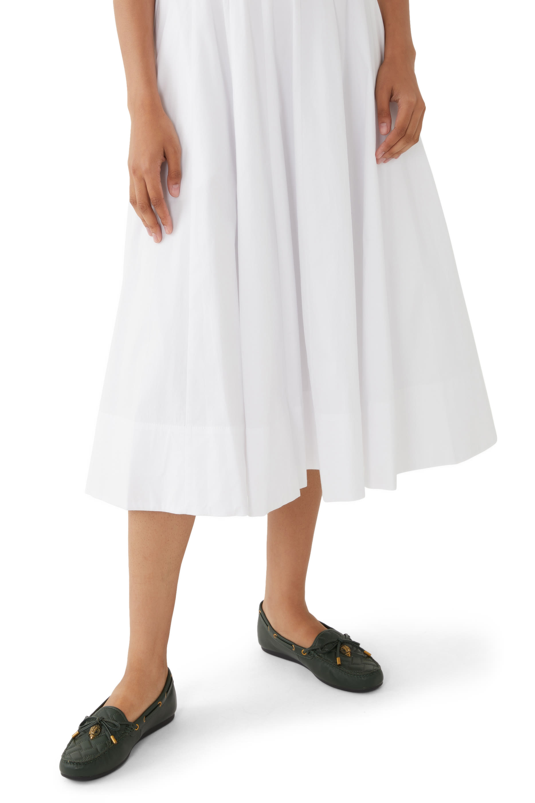 حذاء سهل الإرتداء بحلية بشعار الماركة