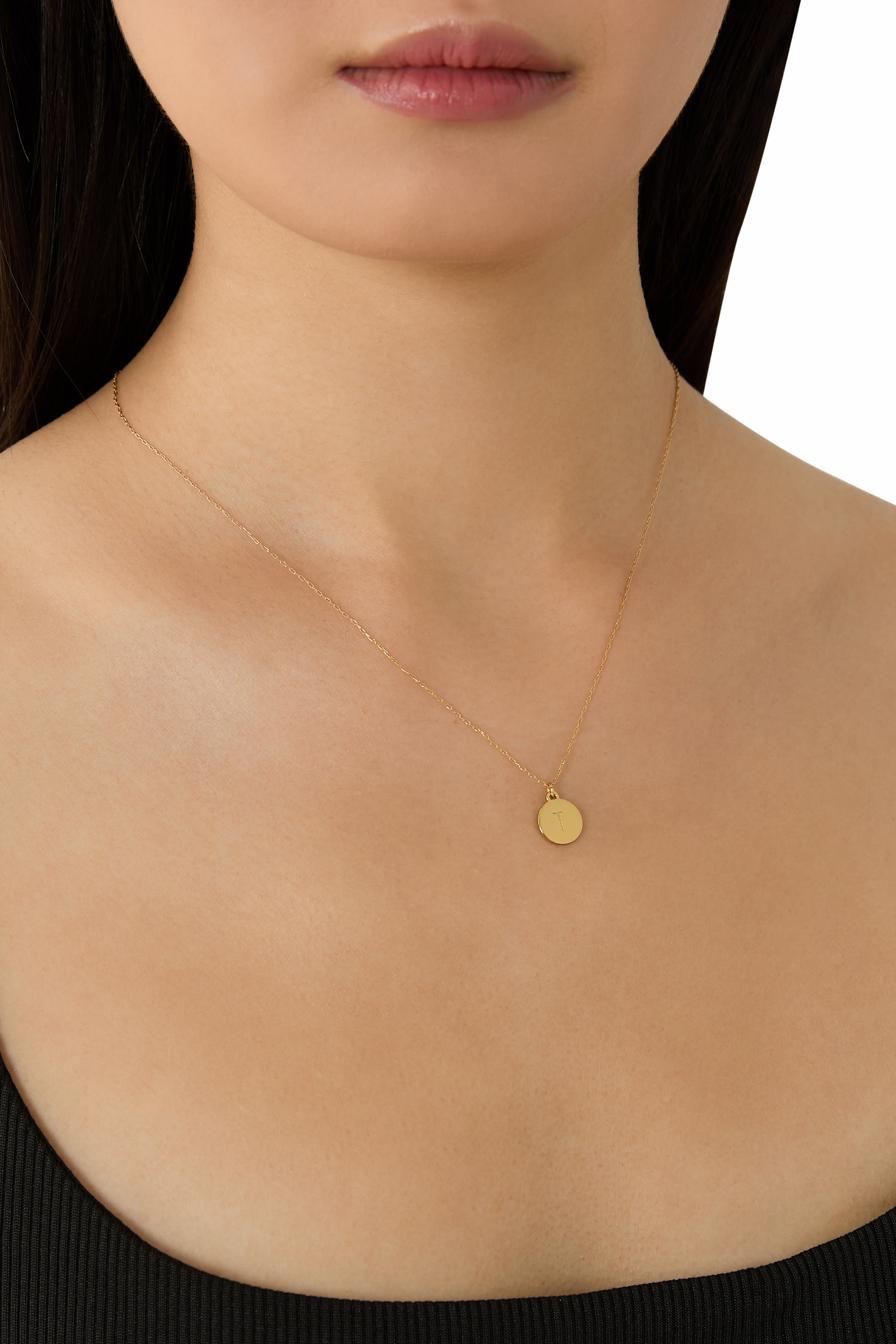 قلادة بدلاية صغيرة بنقشة حرف T