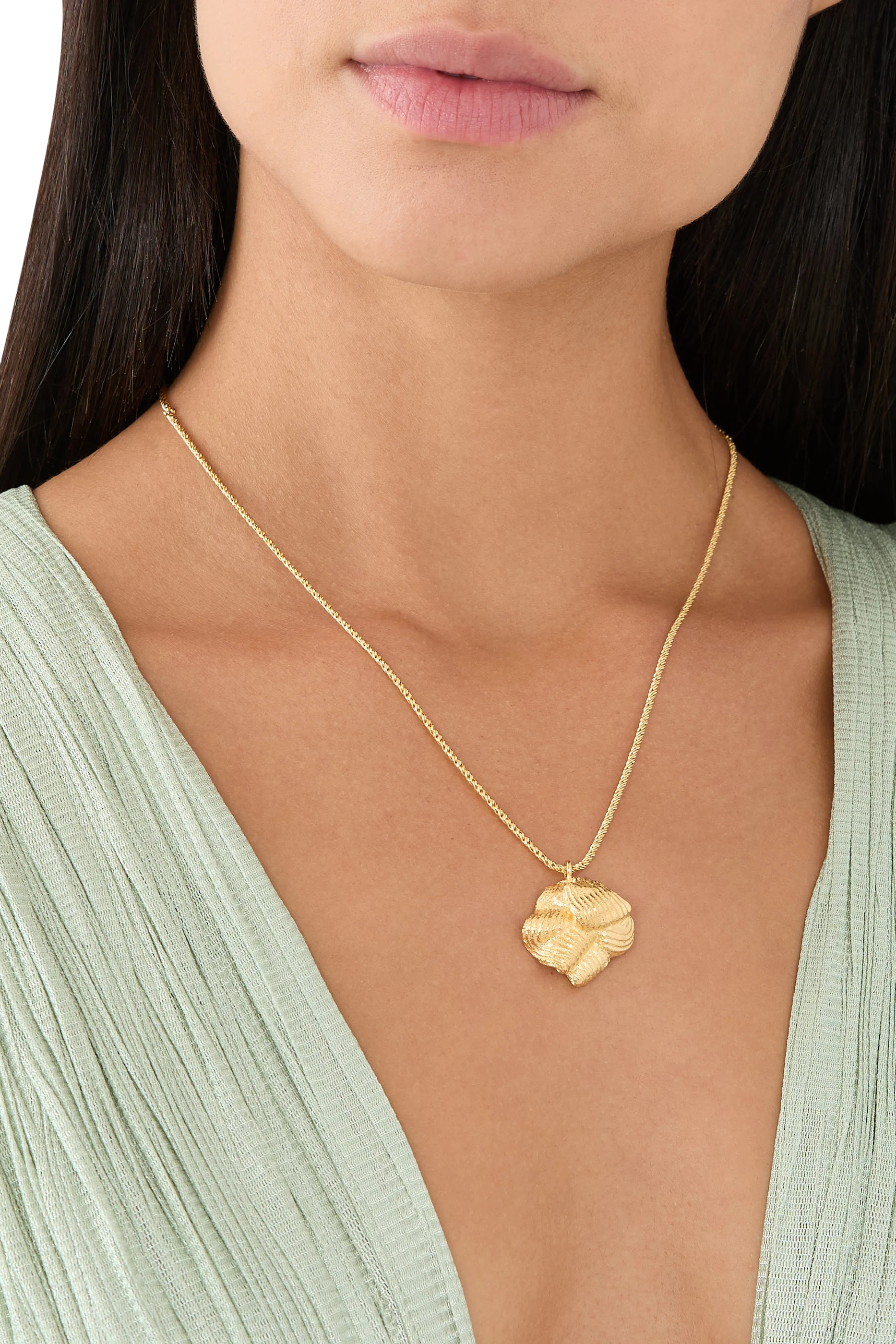 قلادة باتر كريم (أو ذا أيسينج اون ذا كيك)