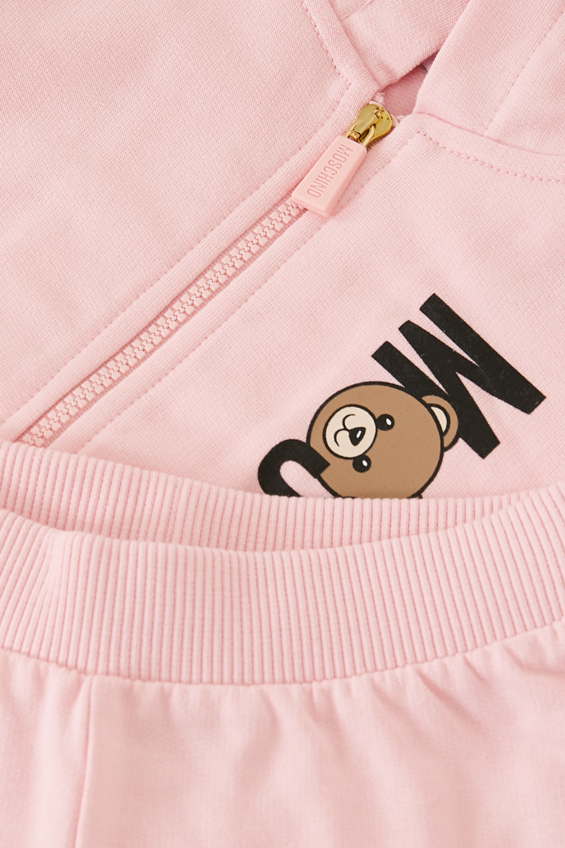 بدلة رياضية بشعار الماركة للأطفال