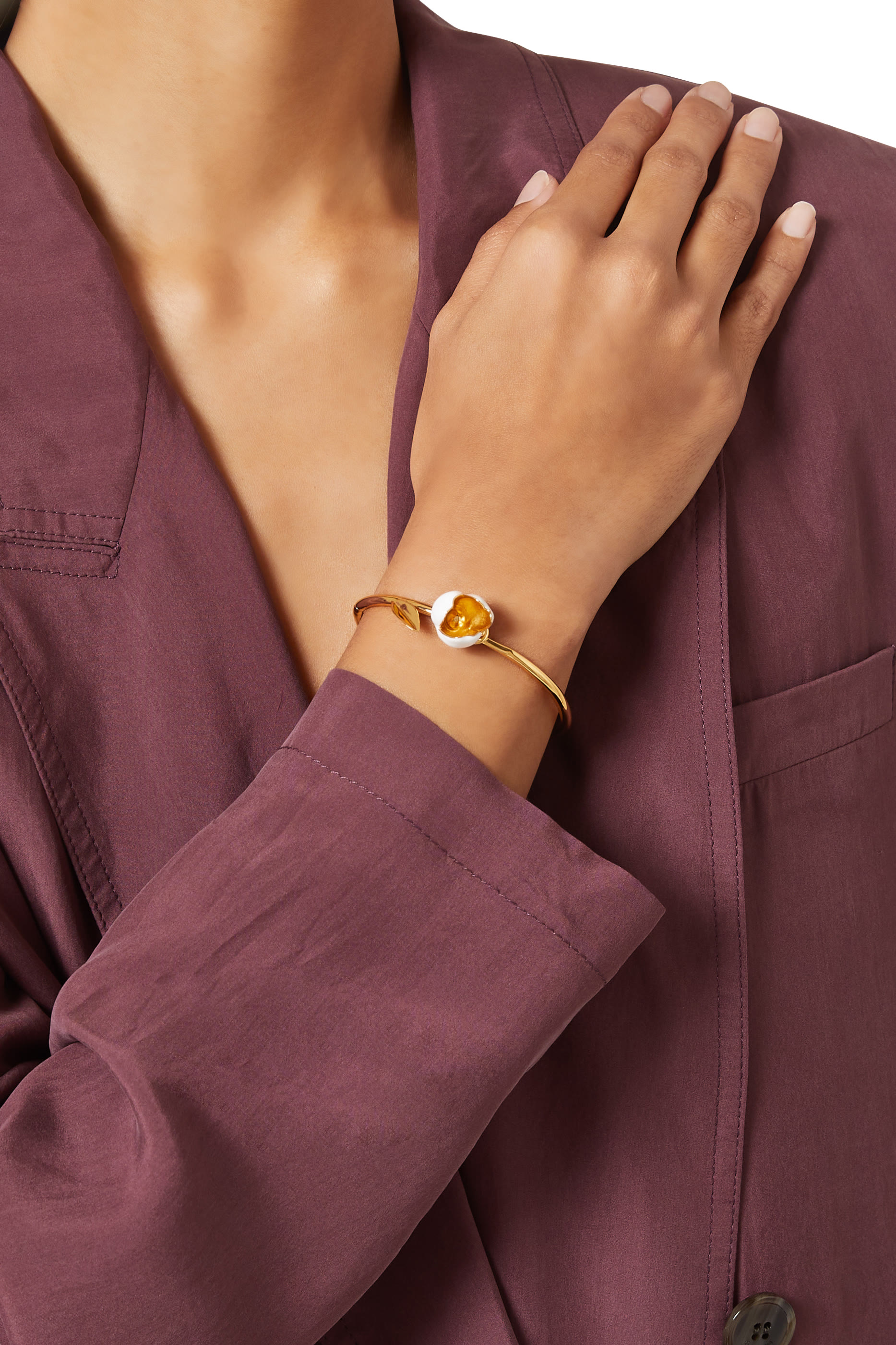 سوار بحلية على شكل زهرة مطلية بالمينا